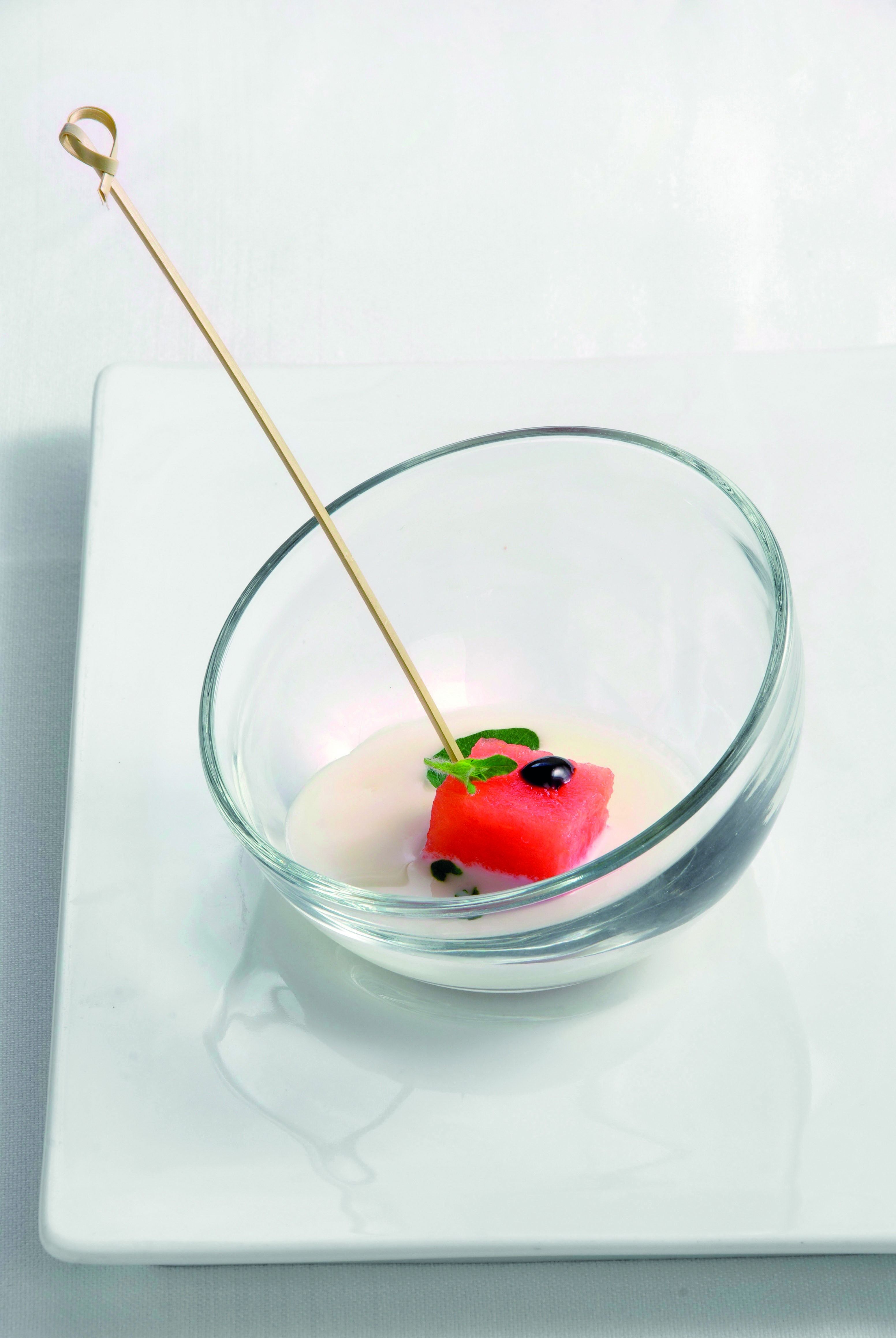 Sopa de burrata, alfàbrega i síndria amb balsàmic