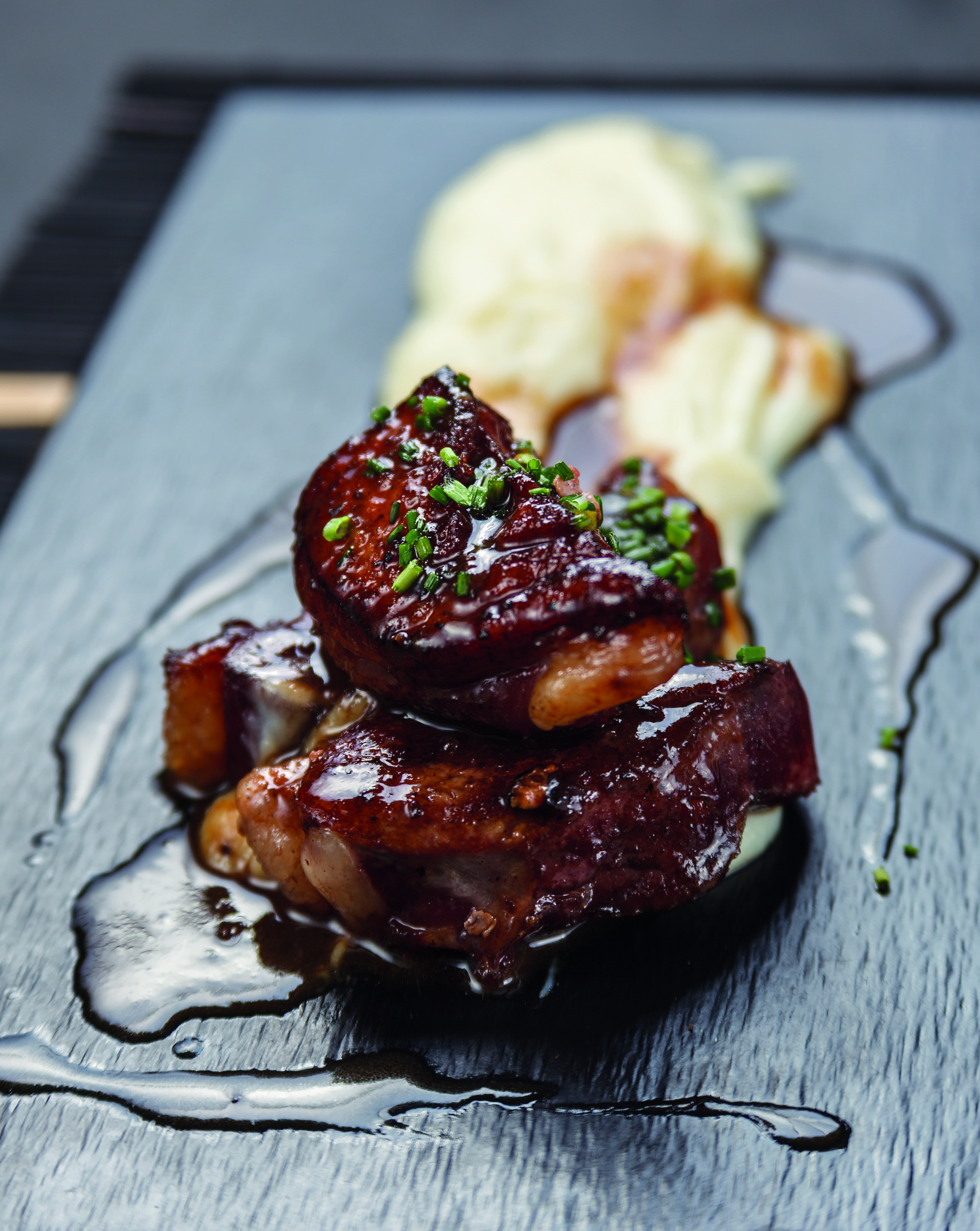 Magret d'ànec amb salsa de tòfona 