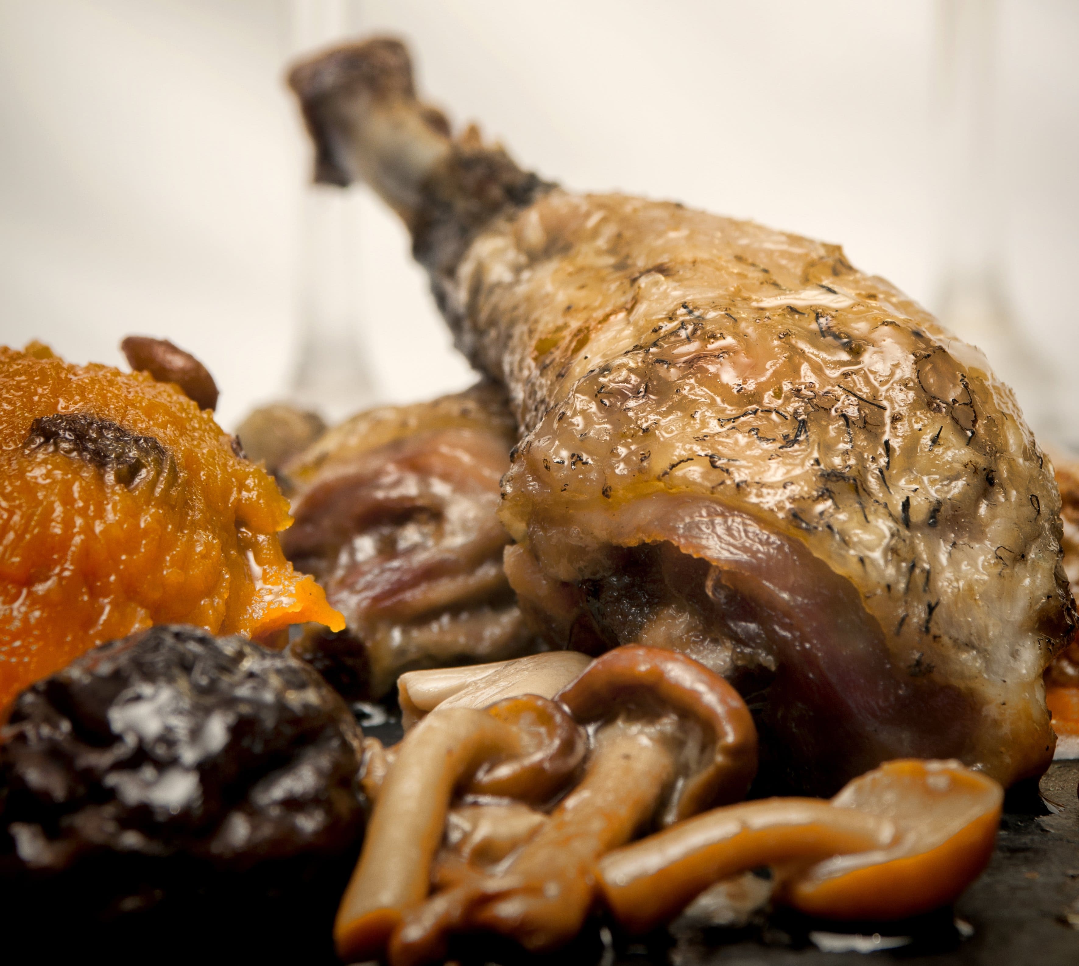 Gall del Penedès tradicional amb bolets