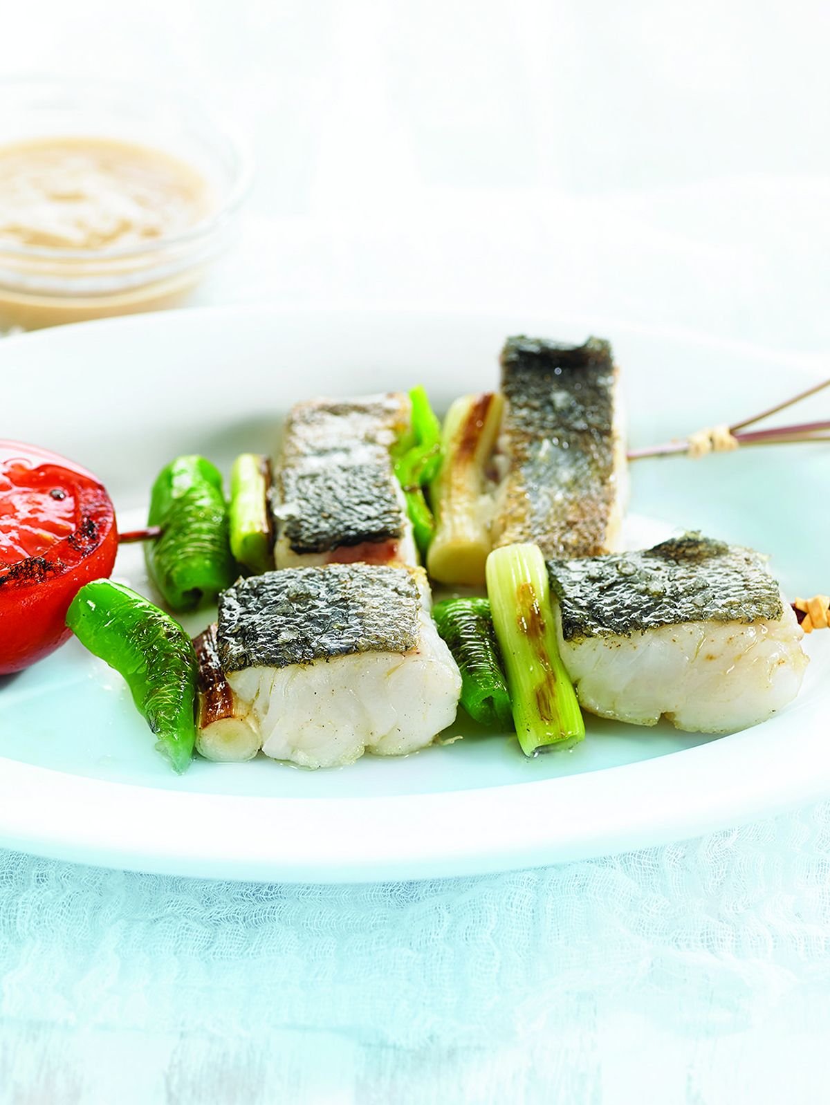 Pinxos de lluç amb 'velouté' d'alls