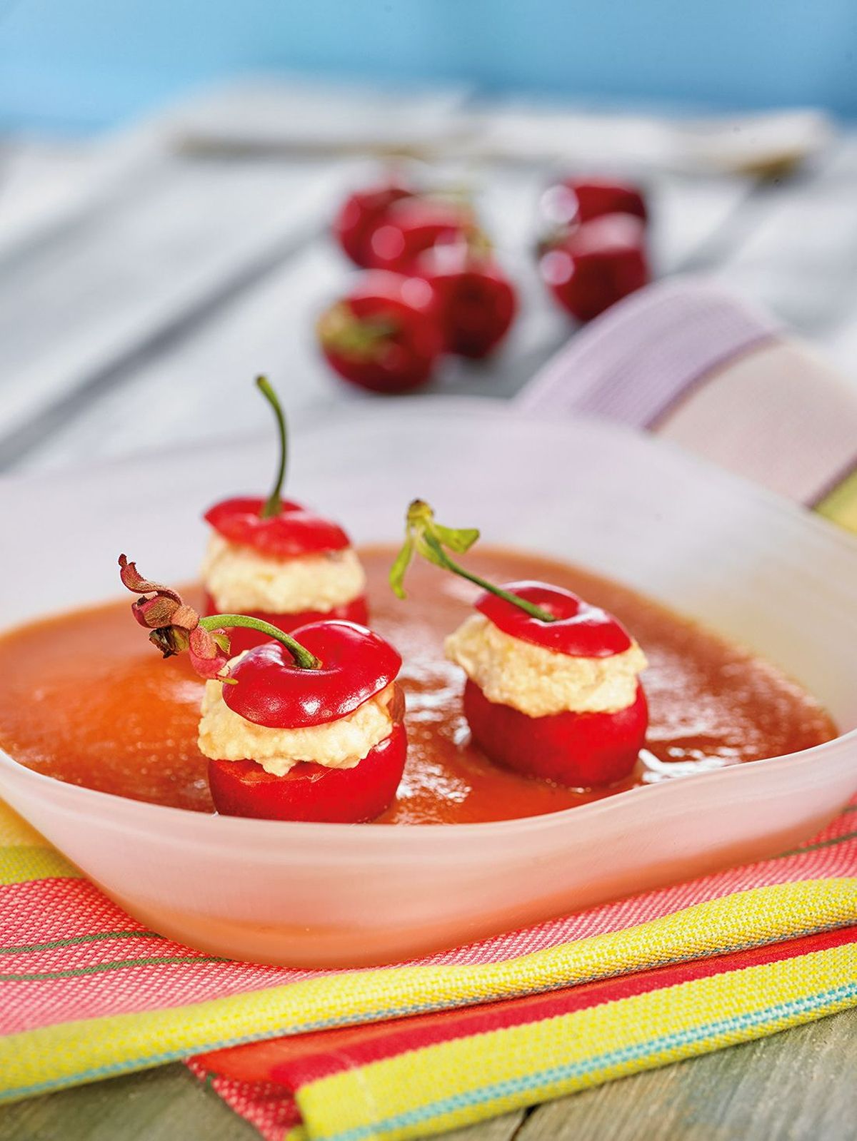 agar de nisperos y cereezas rellenas