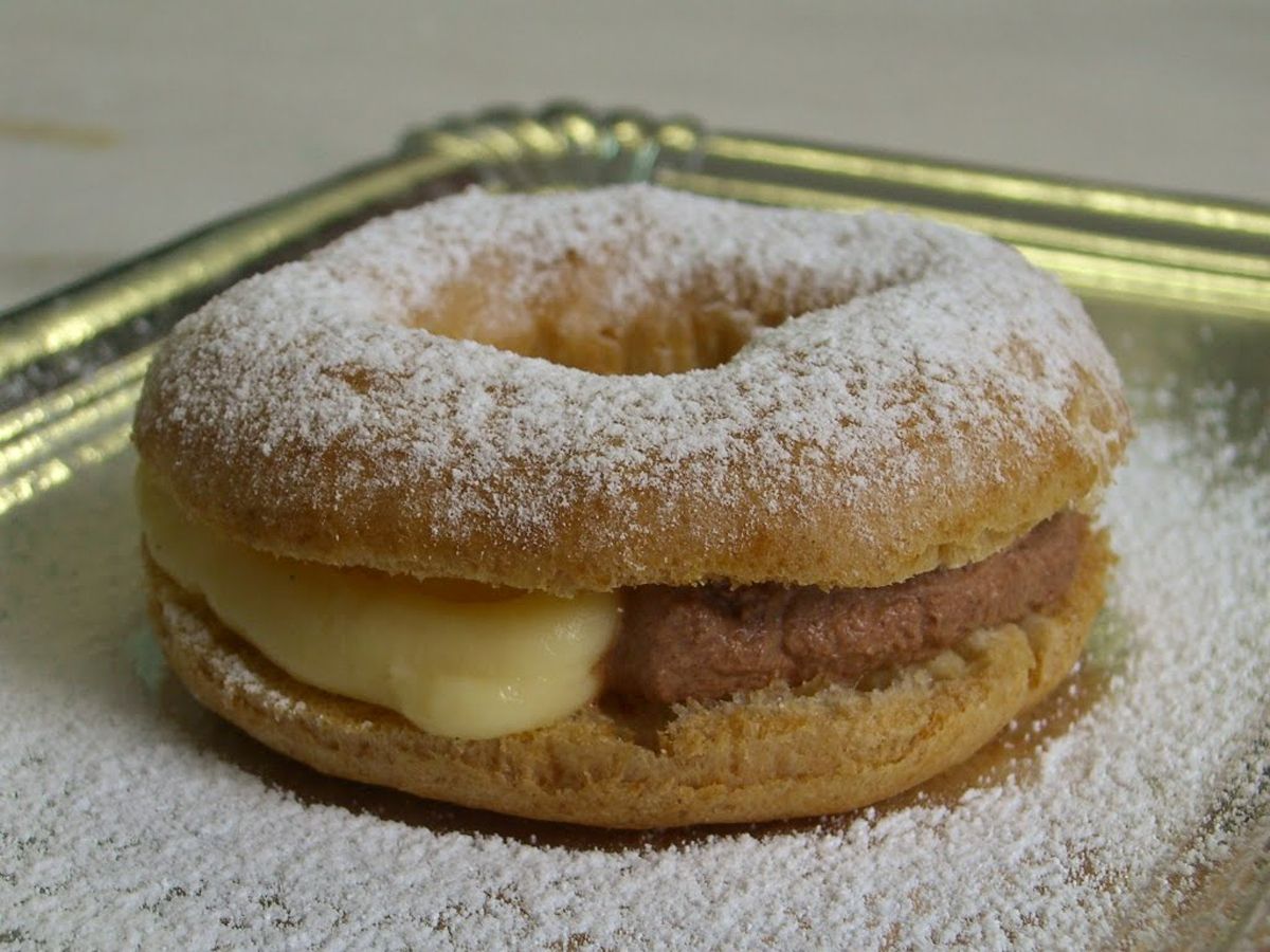 mini tortells de pasta choux farcits de crema i trufa