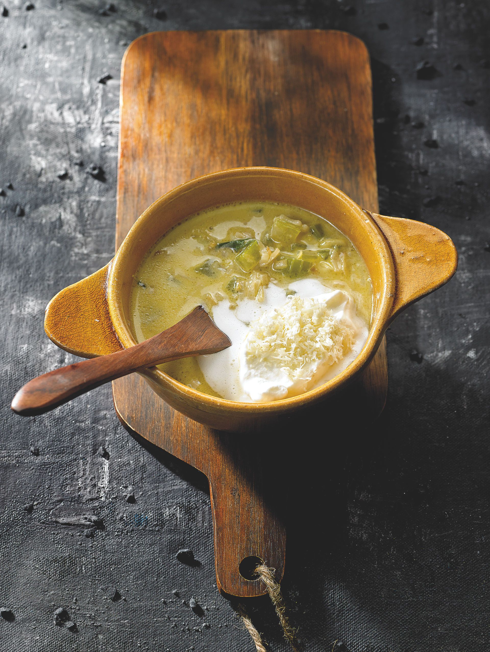 Sopa de castanyes i col amb vedella