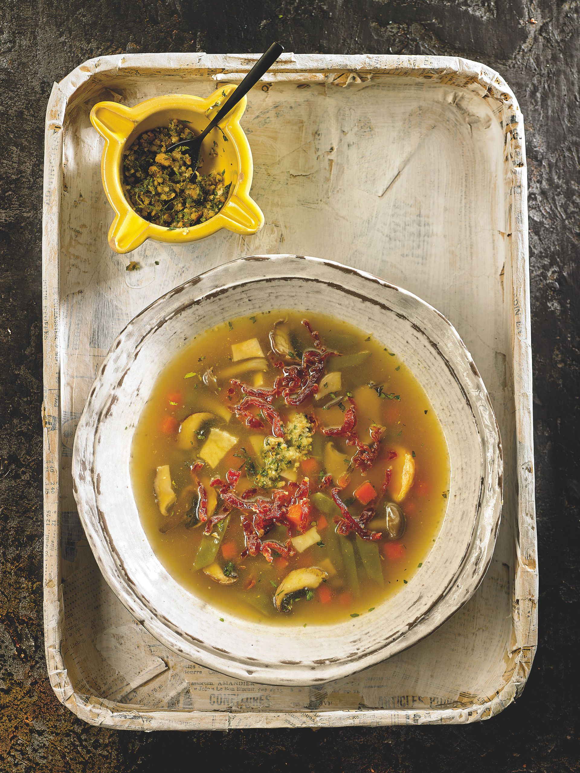 Sopa de bolets, verduretes i pernil