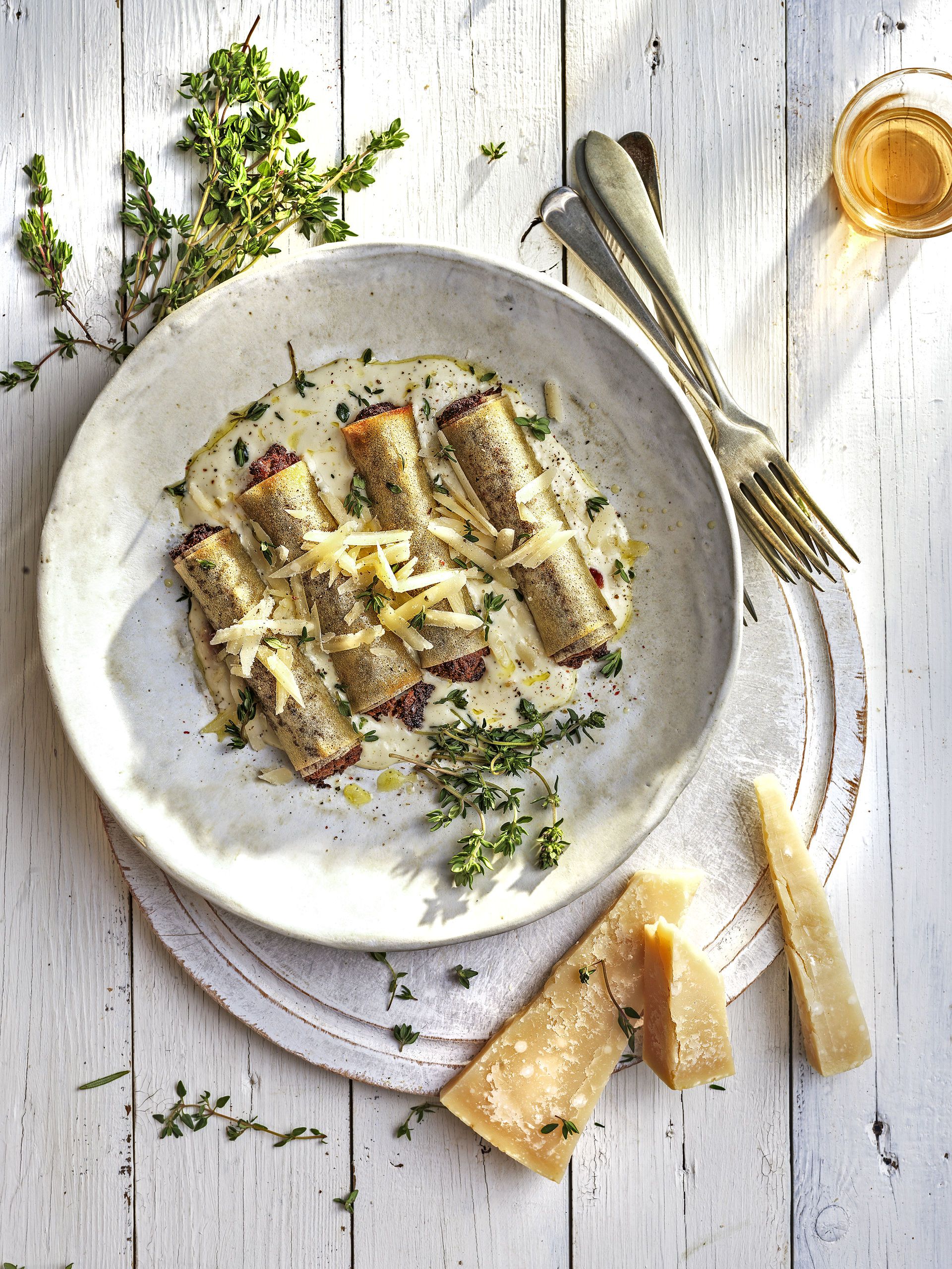 Canelons cruixents d'ànec mut amb beixamel de foie-gras