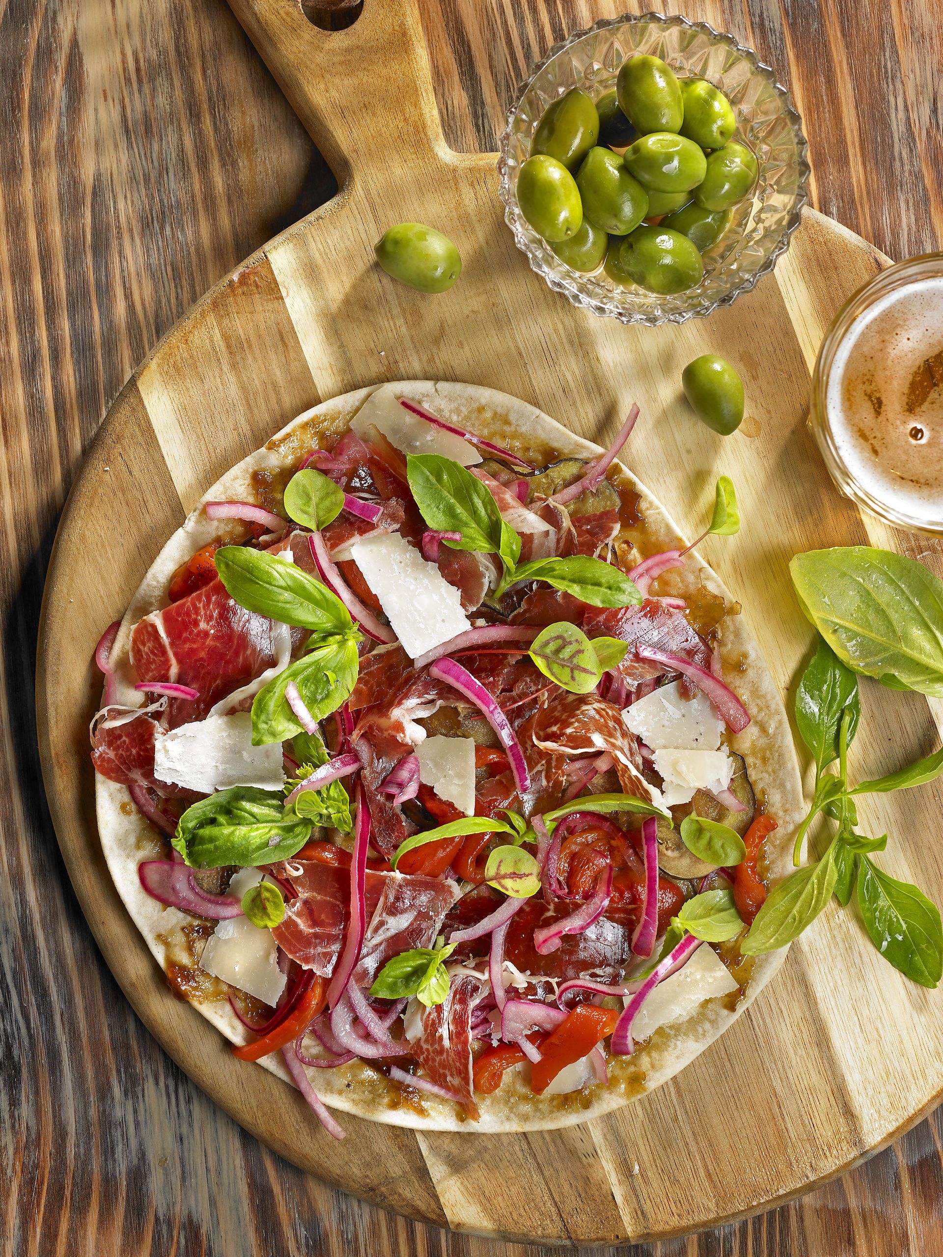 'Piadina' d'albergínia, pebrot i pernil ibèric