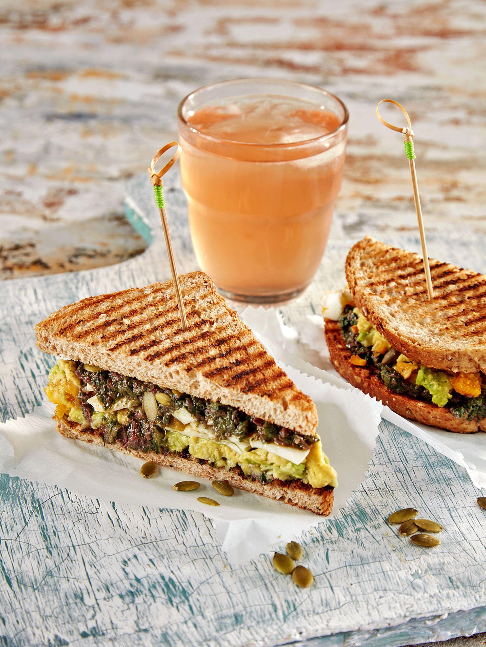 Sandvitx d'alvocat i pesto de kale