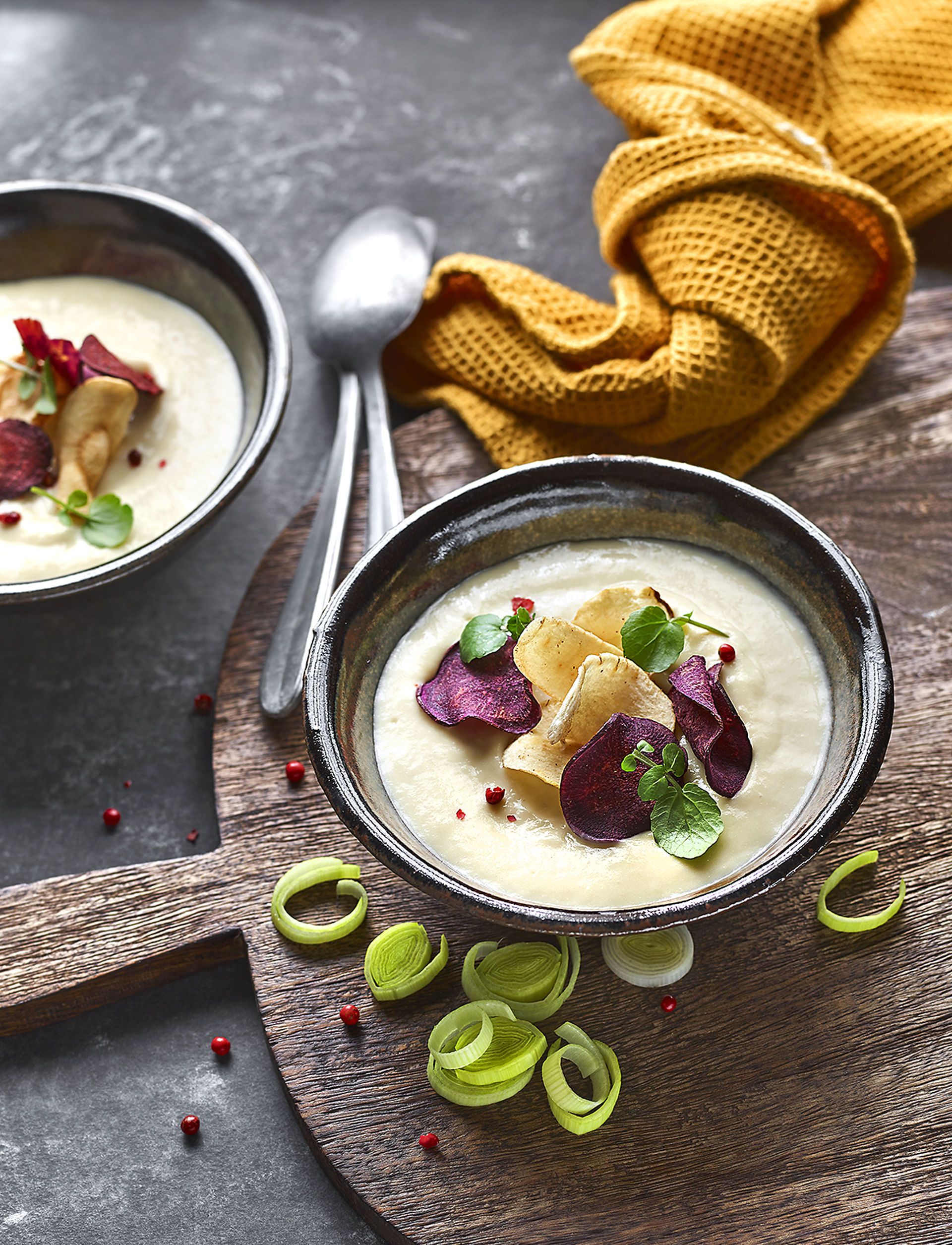 Crema de porro amb xips de verdures