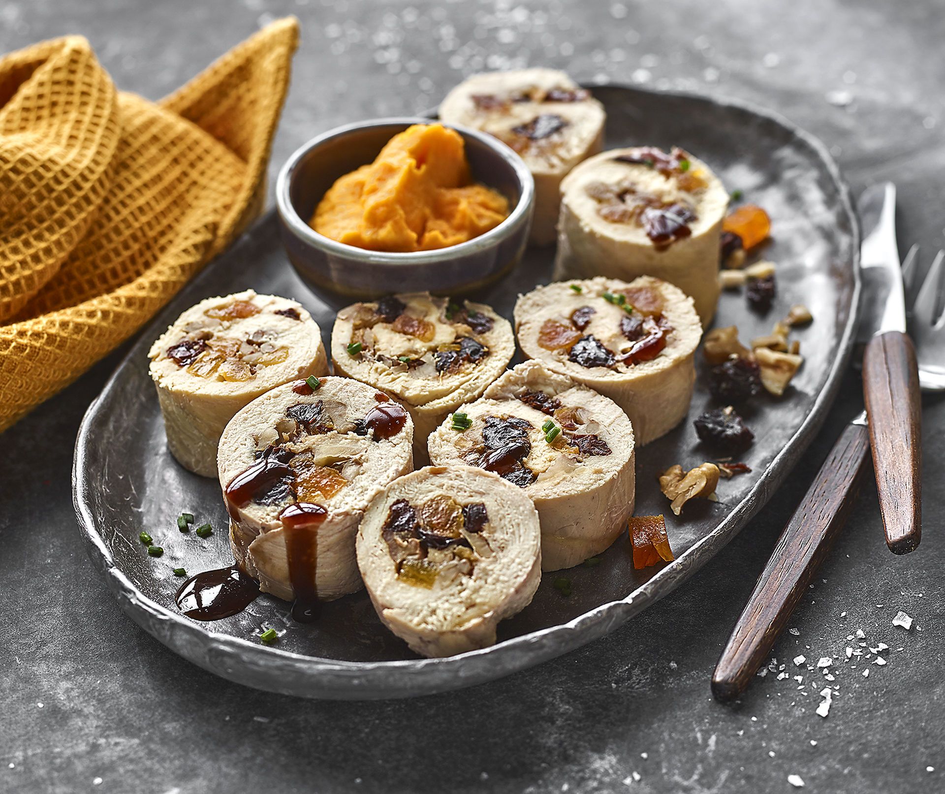 Rotlles de pollastre amb fruita seca