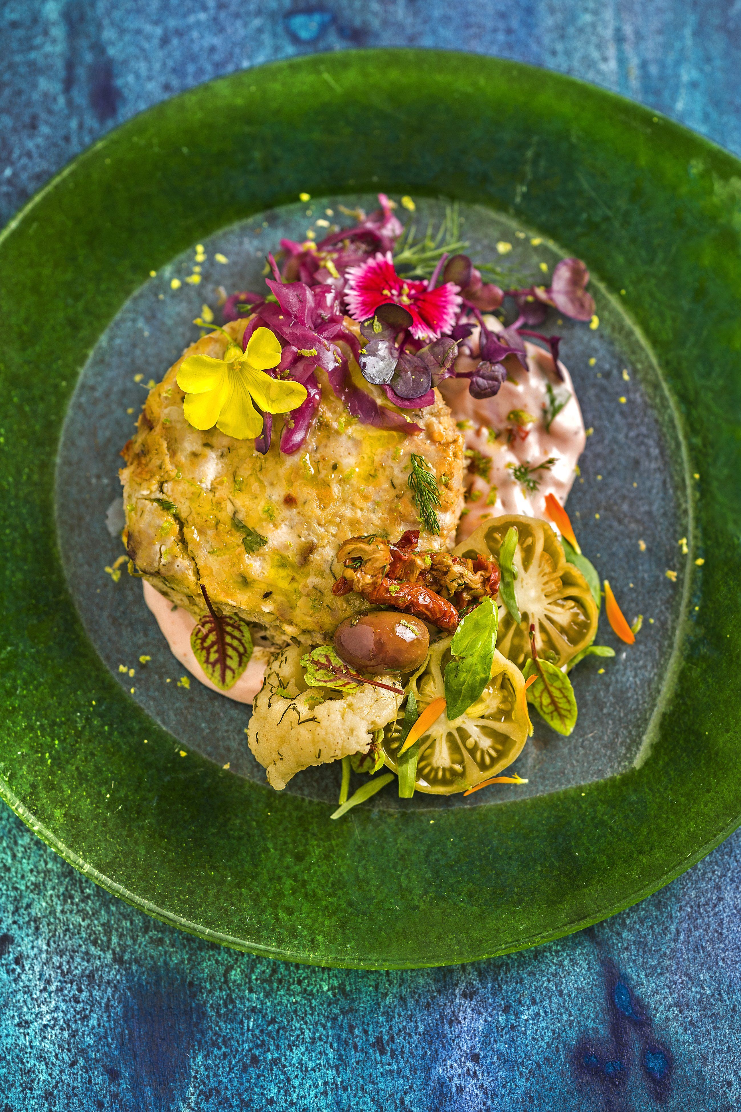 Cerviola semicurada amb herbes, llimona i olivada