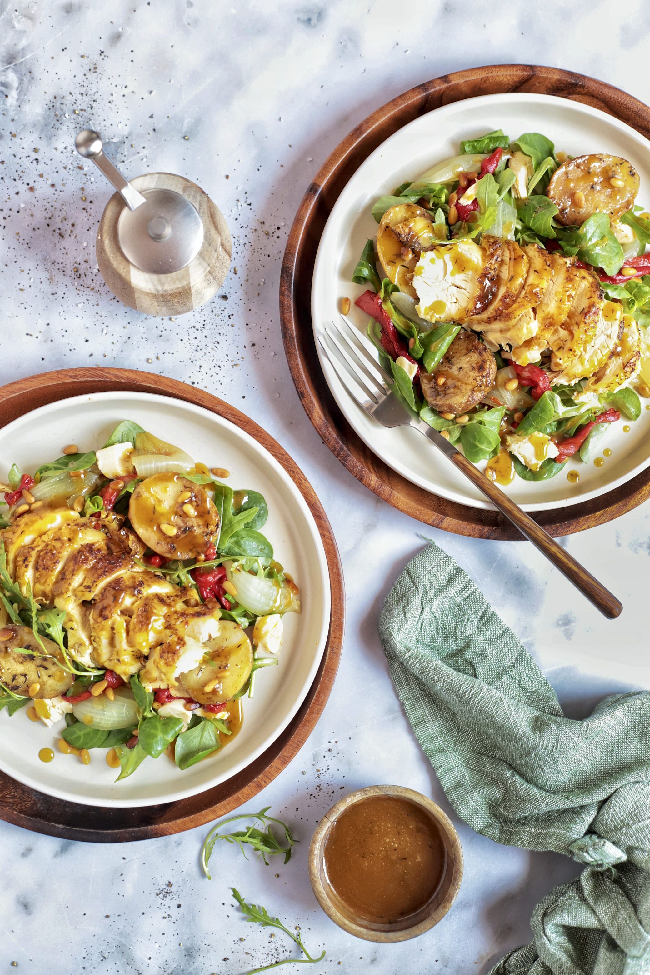 Amanida de pollastre amb patates i pebrot escalivat