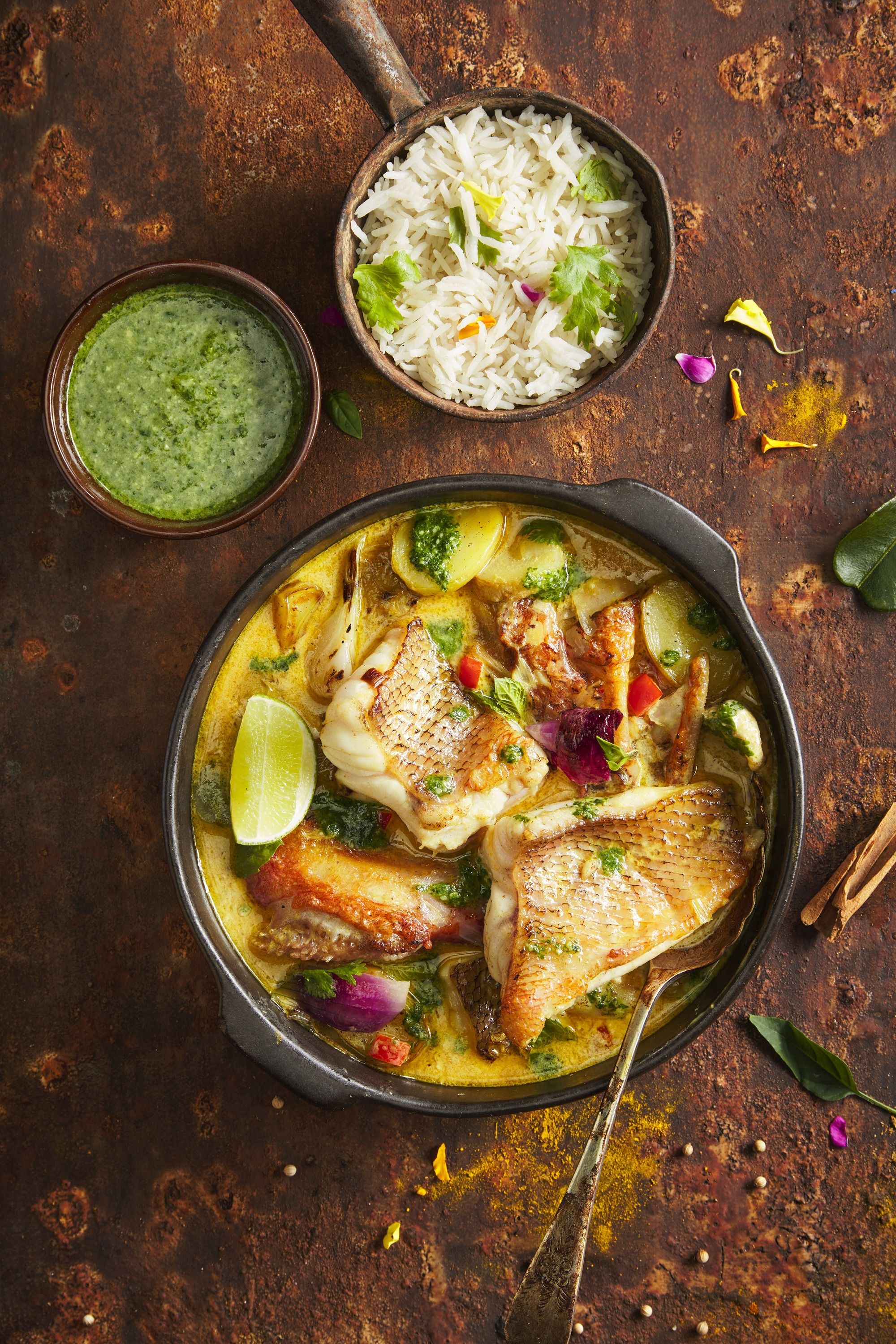 Suquet d’escórpora amb llet de coco, raïm i picada d’herbes a l’estil tai