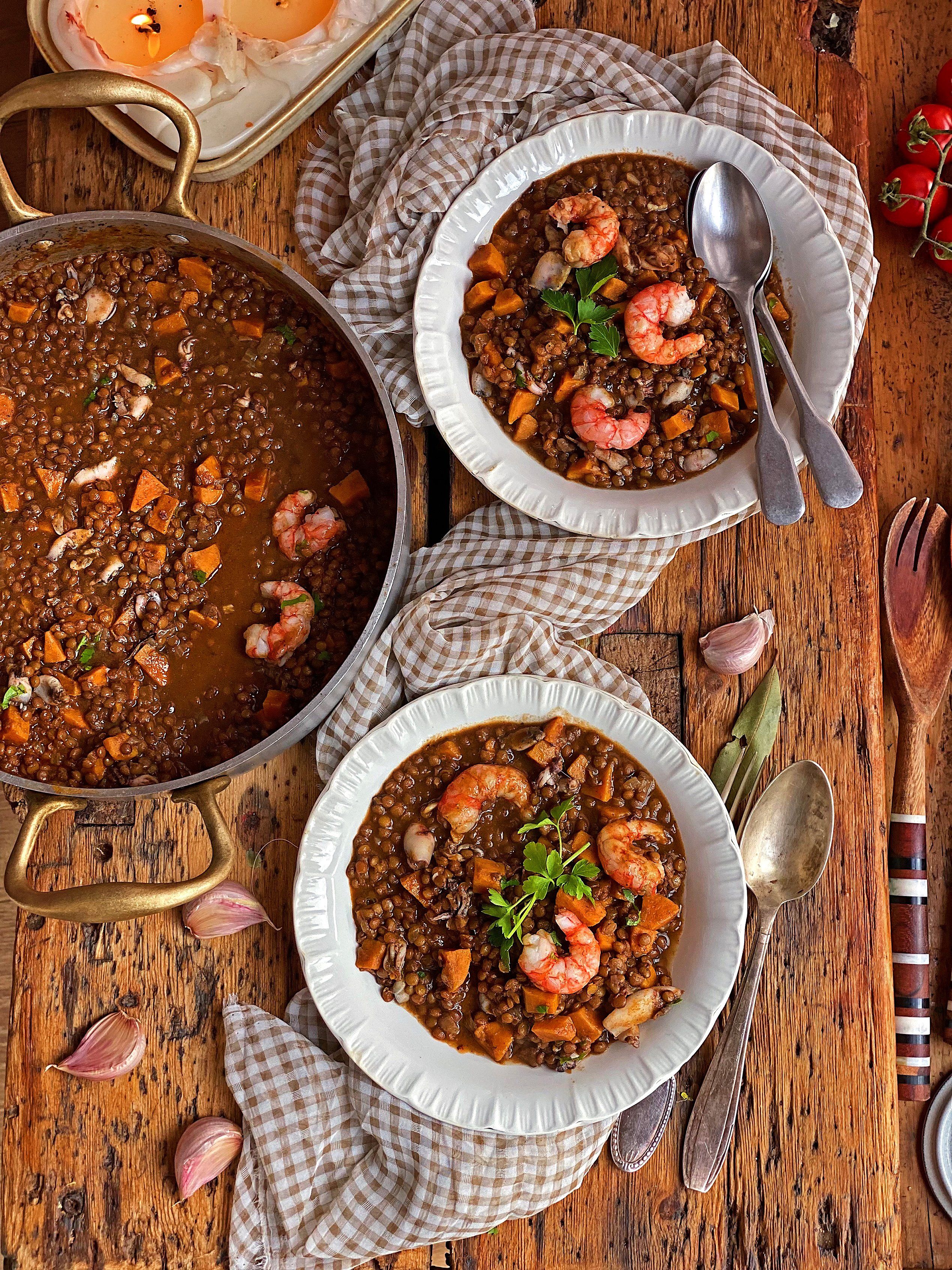 Llenties amb gamba vermella i calamarsons