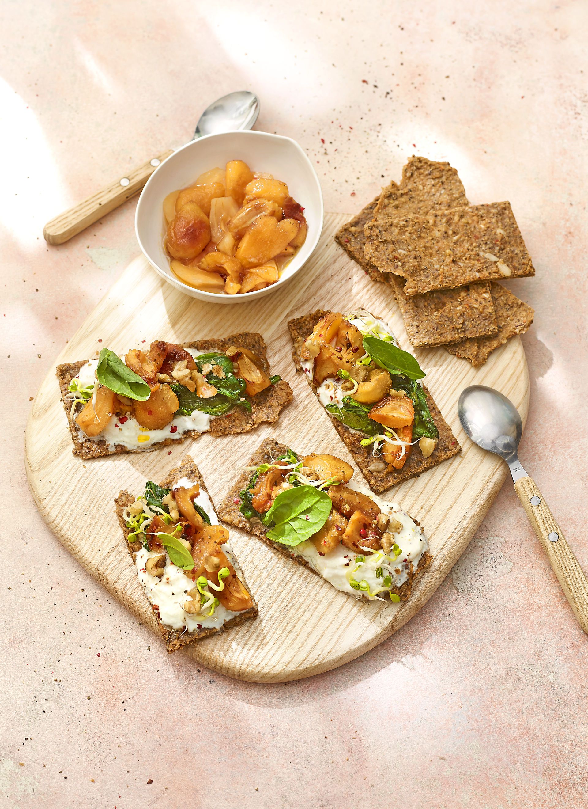 ‘Crackers’ de fajol amb nespres