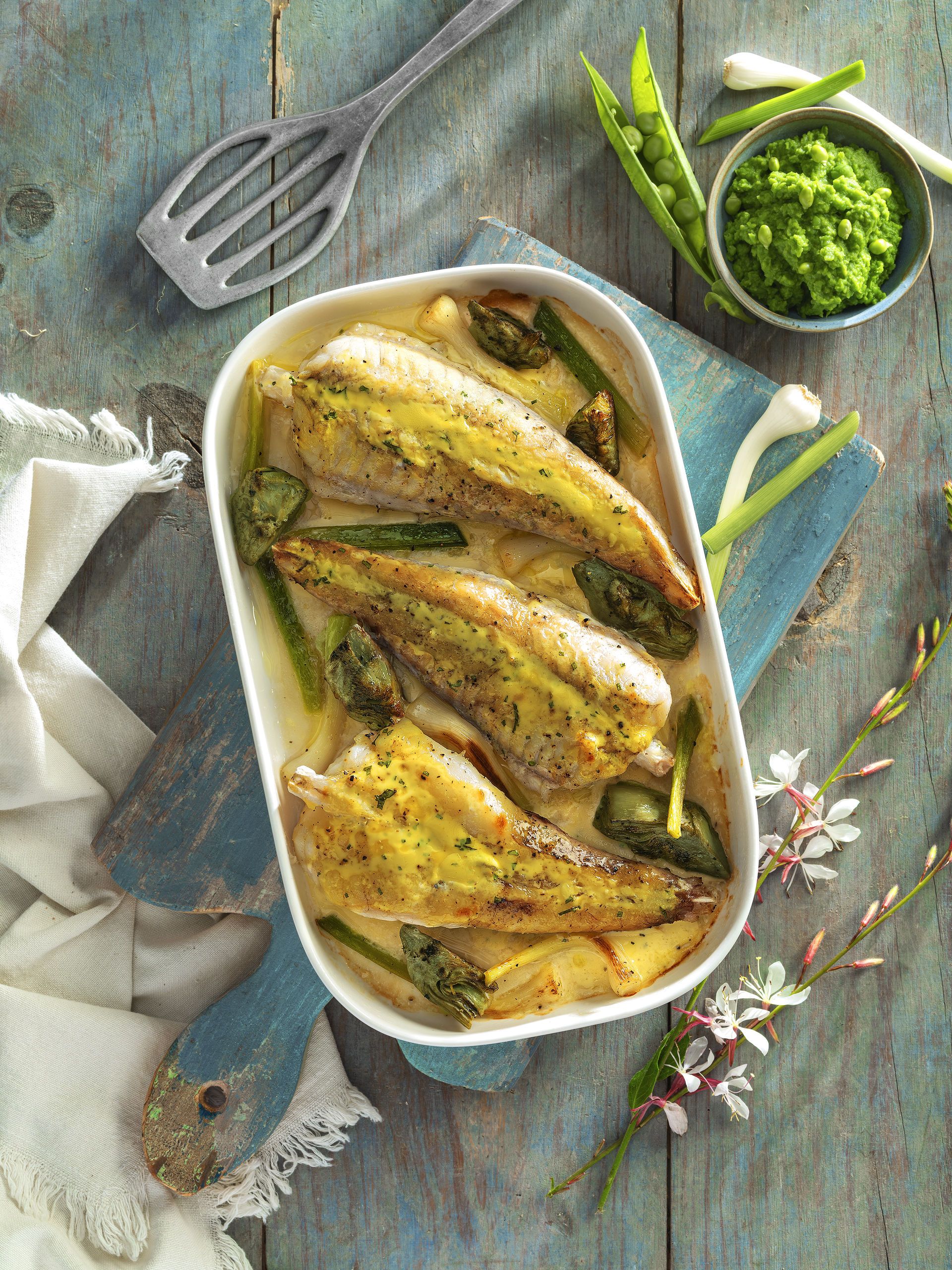 Rap amb carxofes, salsa 'avgolémono' i puré de pèsols