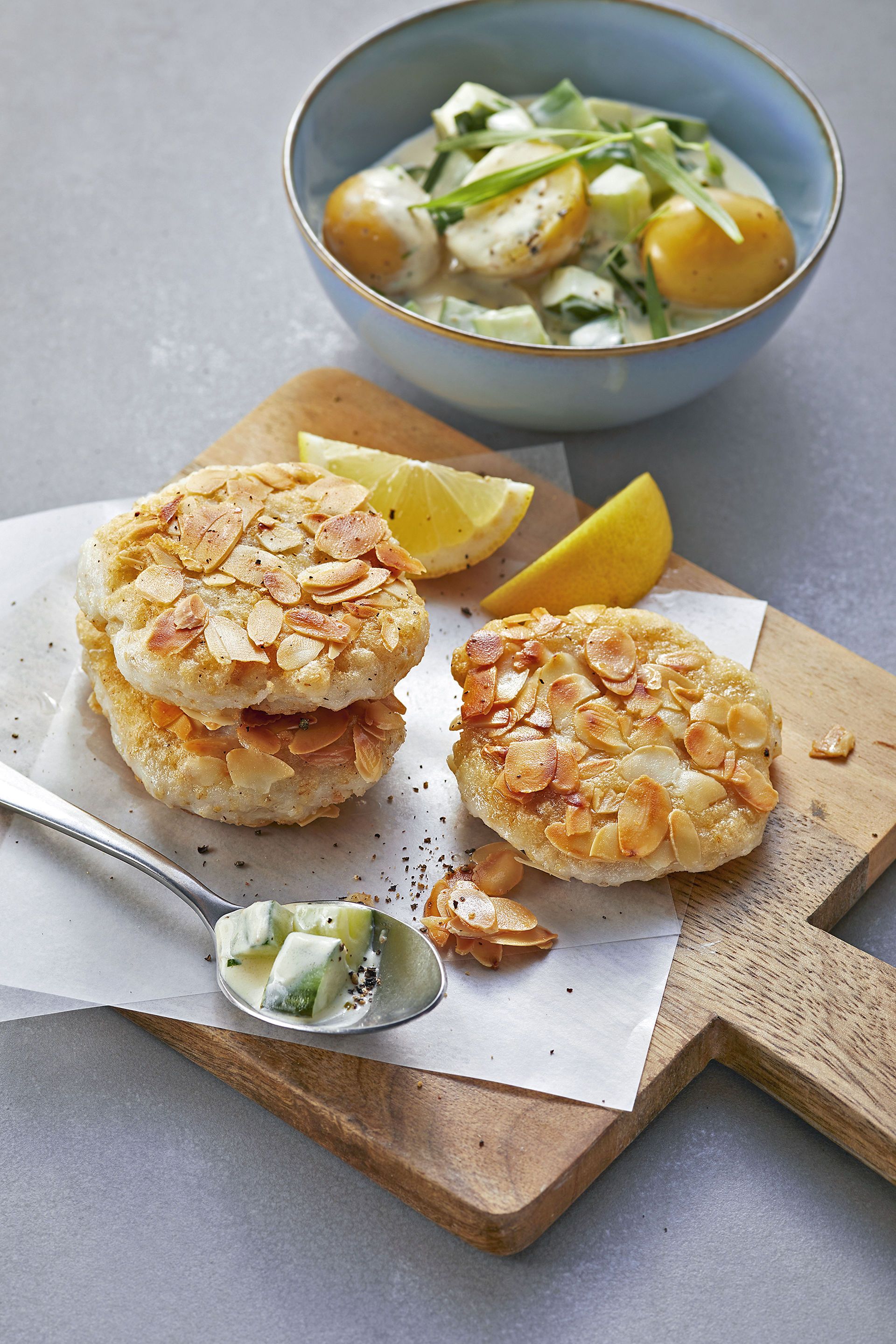 Mandonguilles de peix amb amanida de patata