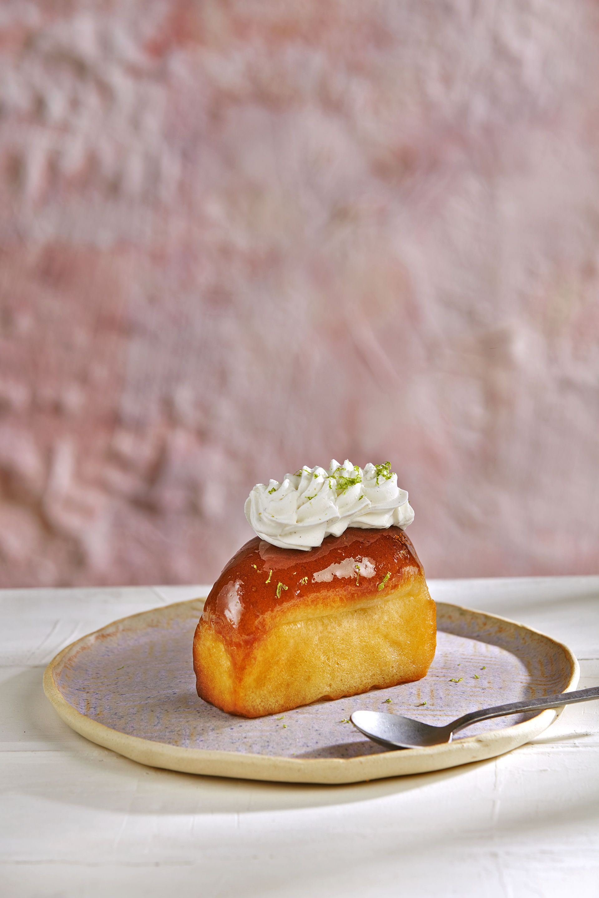 'Babà' al limoncello amb 'chantilly' de llima 'Babà' al limoncello amb 'chantilly' de llima