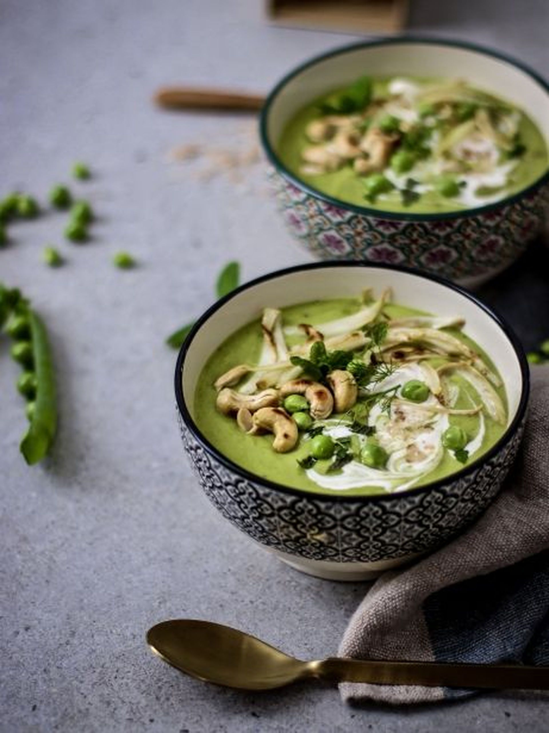 crema de guisantes e hinojo con escamas de sal ahumada 2 13 461x615