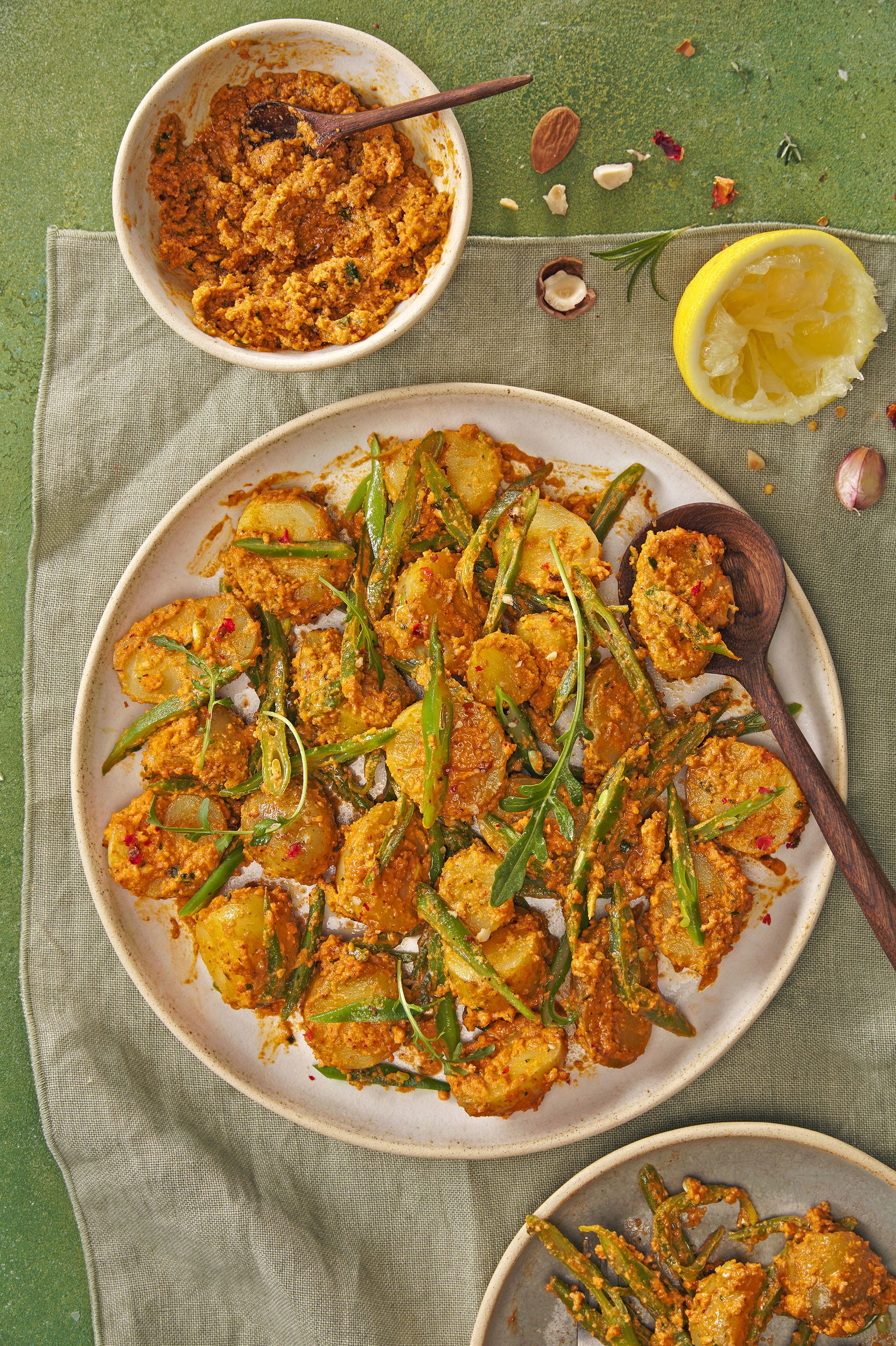 Amanida de mongetes tendres, patates i romesco