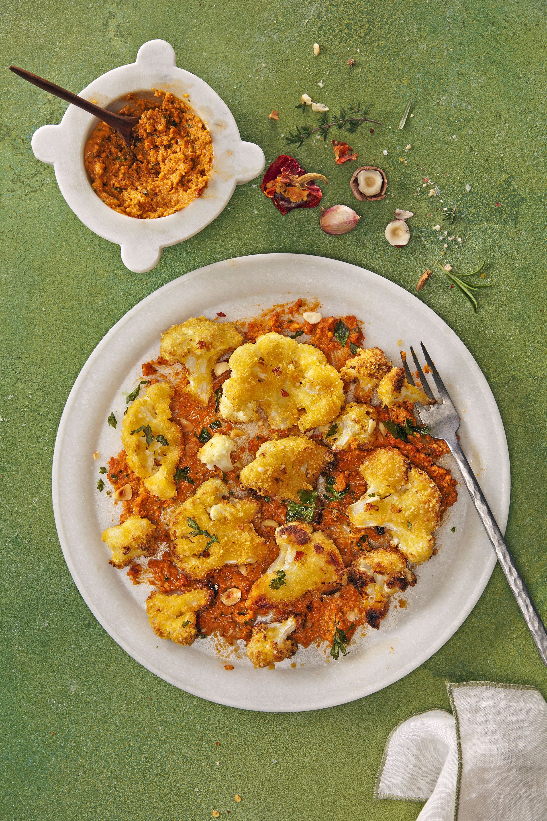 Cruixent de coliflor amb salsa romesco