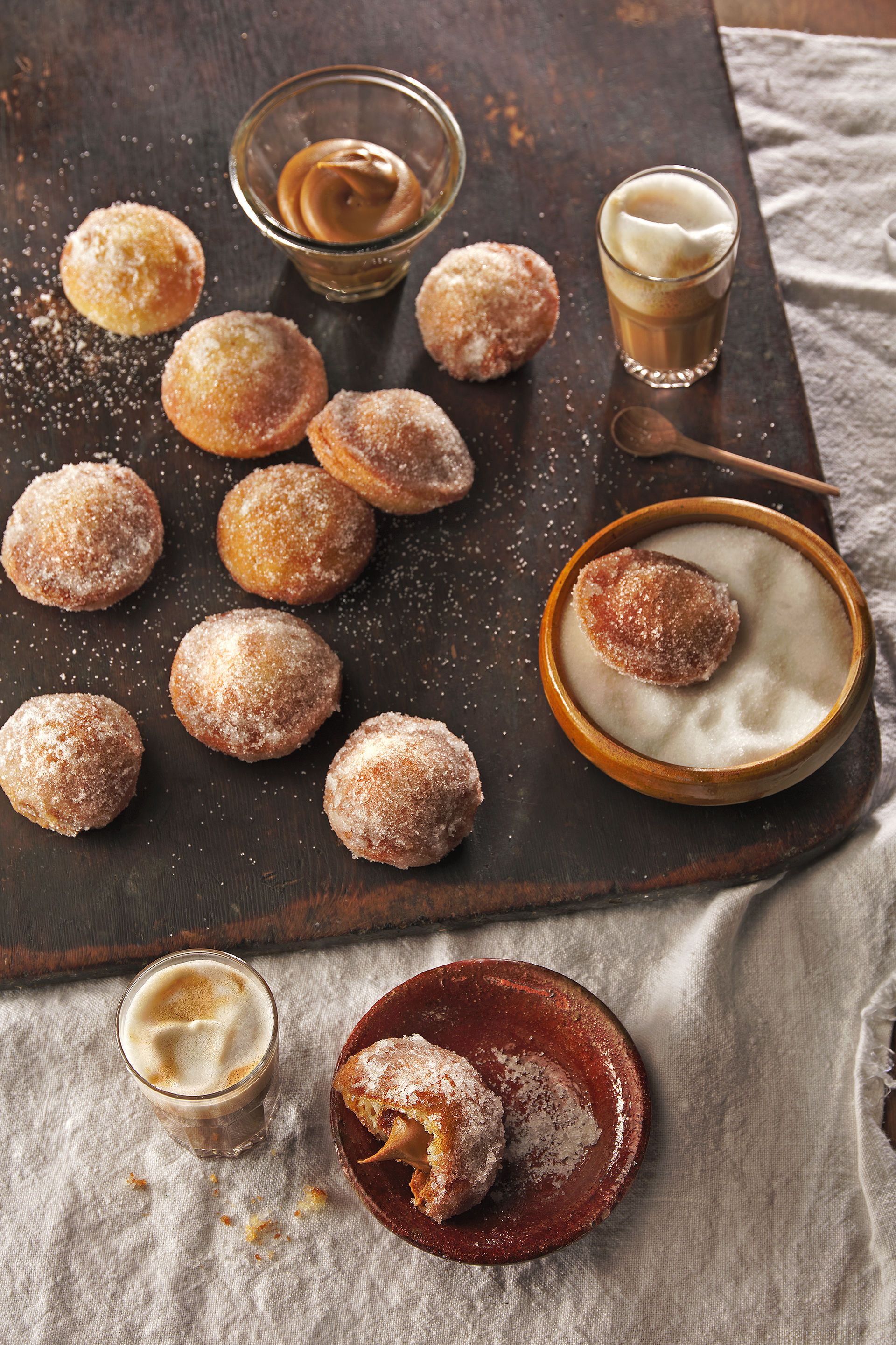 Bunyols amb sifó farcits de crema Lotus Bunyols amb sifó farcits de crema Lotus