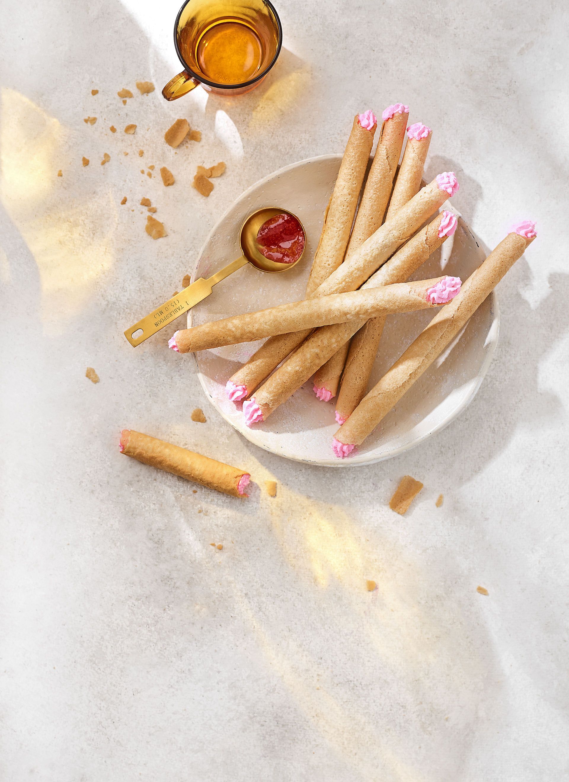 Neules de nata amb 'coulis' de maduixa