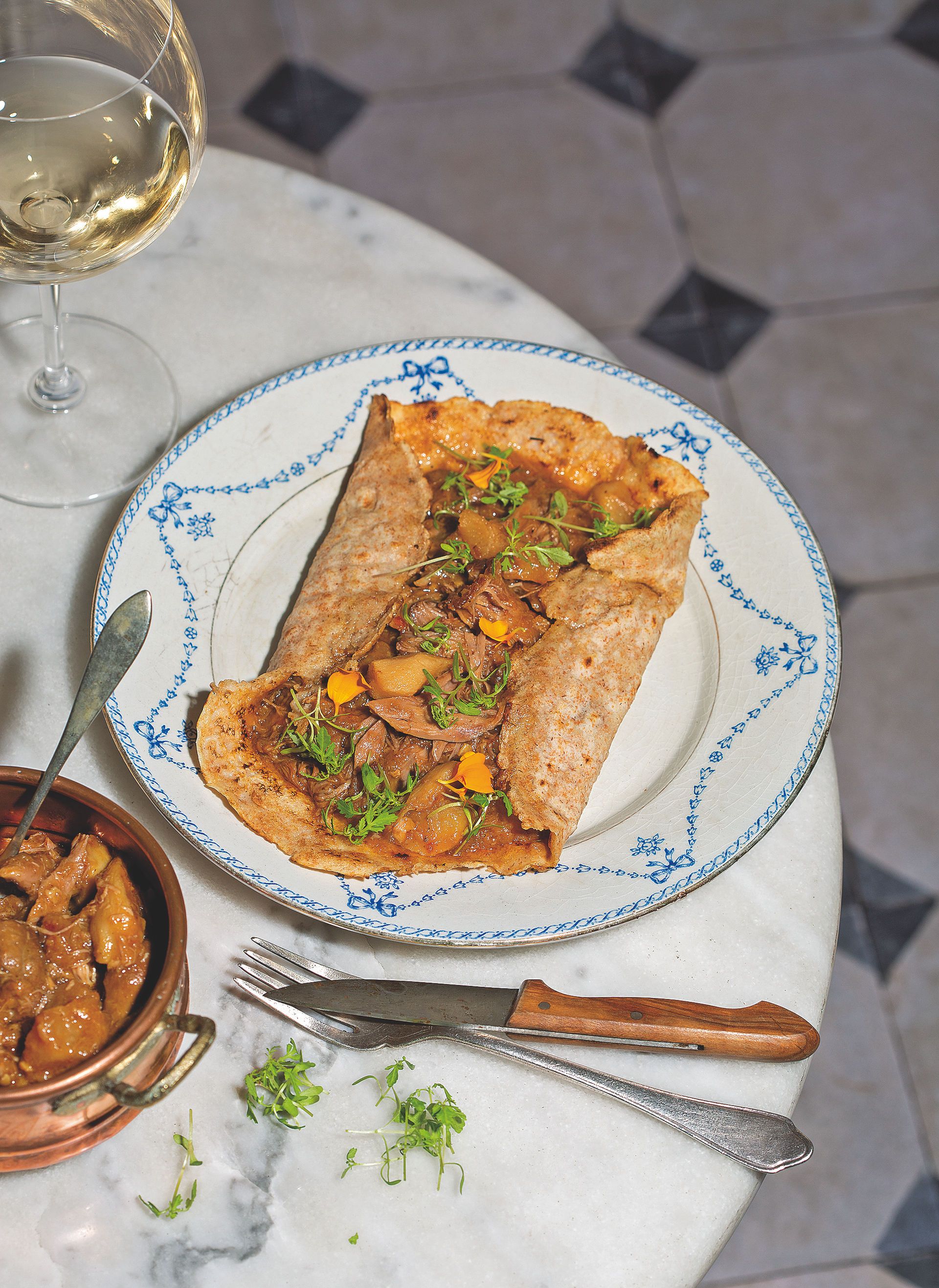 Crep de farina de fajol farcida de tiró