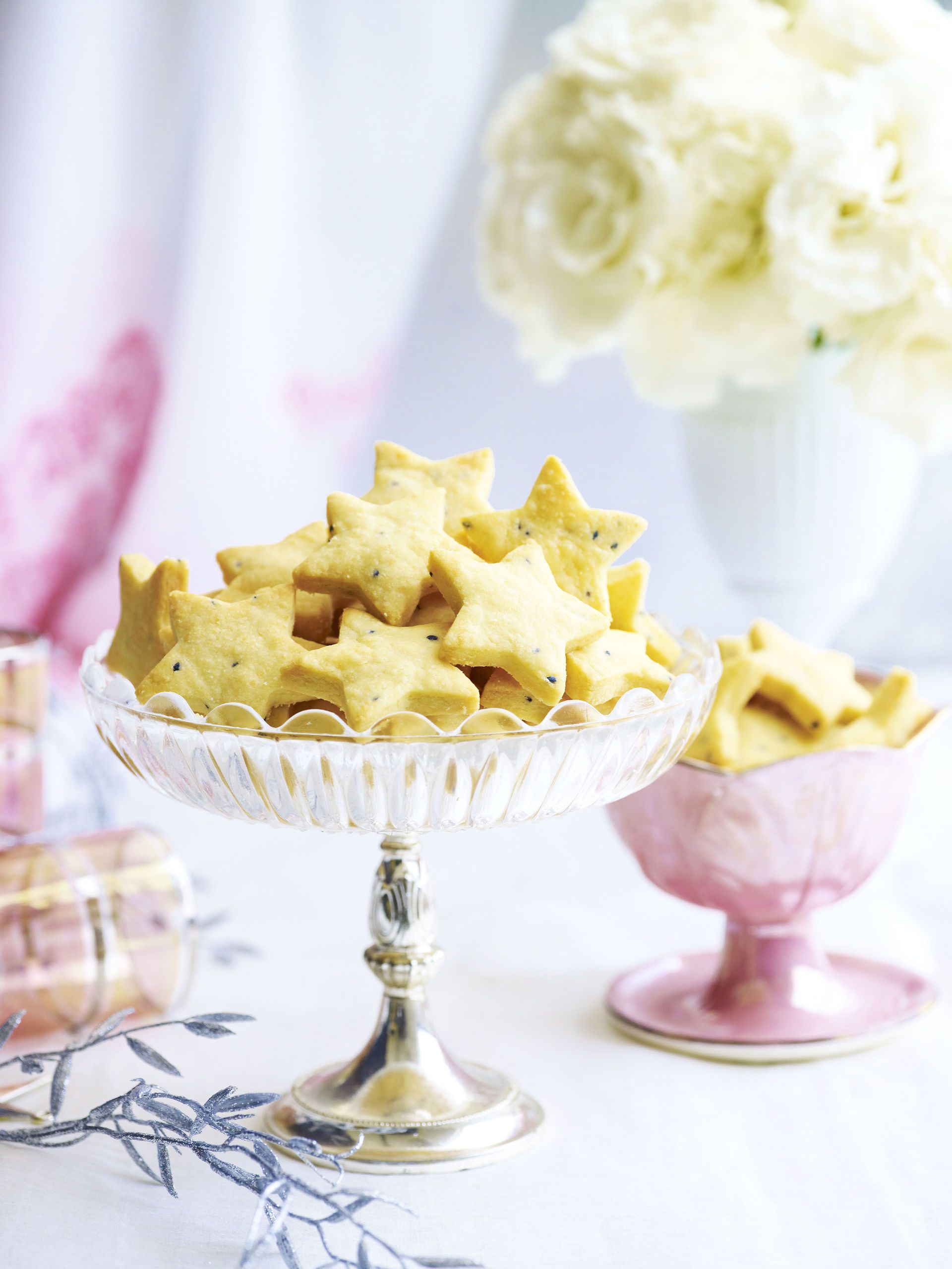 Galetes salades de formatge i llavors de 'nigella'