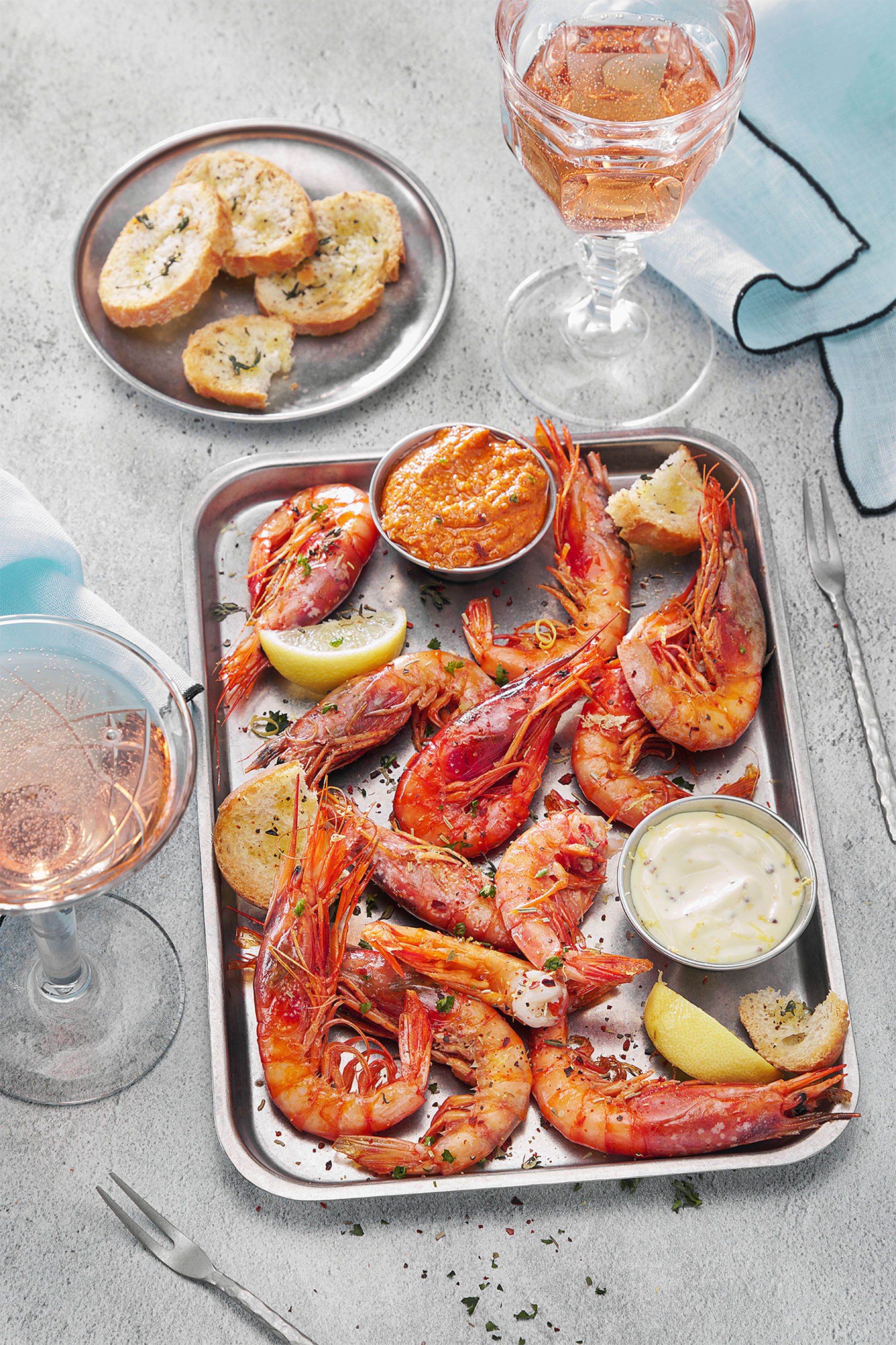 Còctel de gambes de Plamós amb salsa romesco