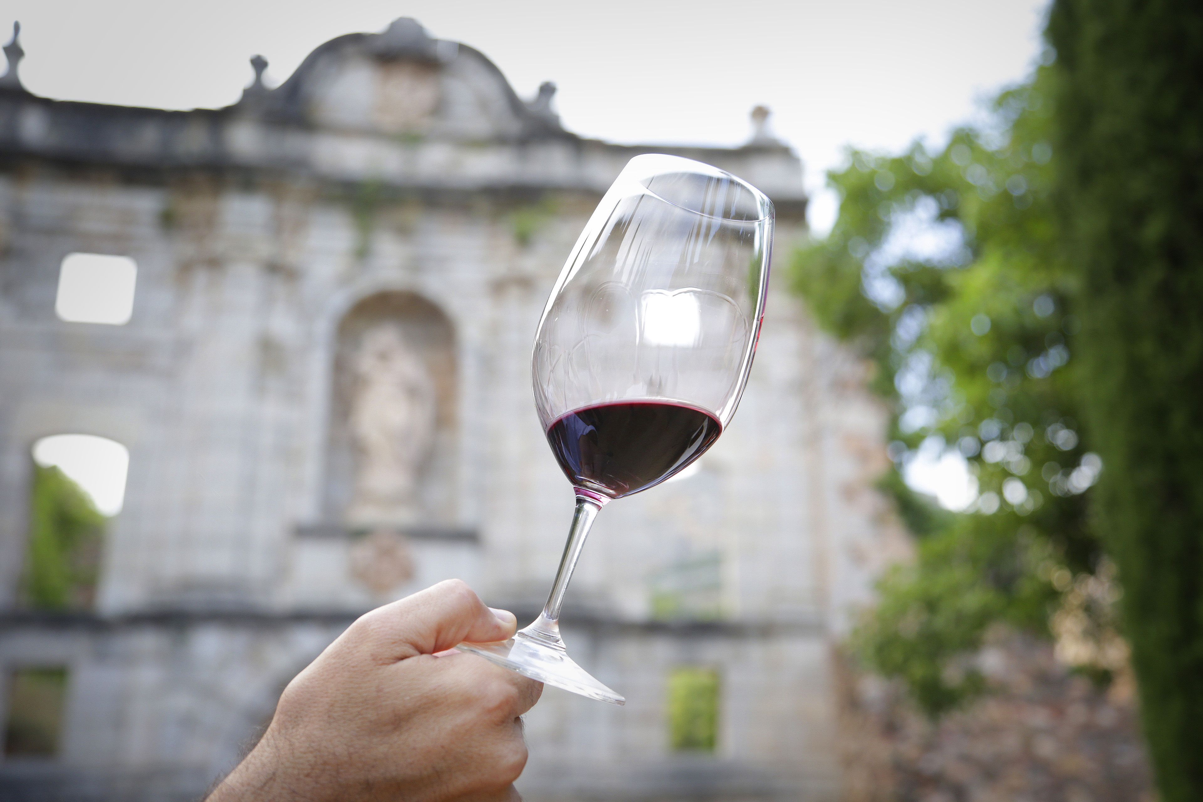 El vi torna al monestir