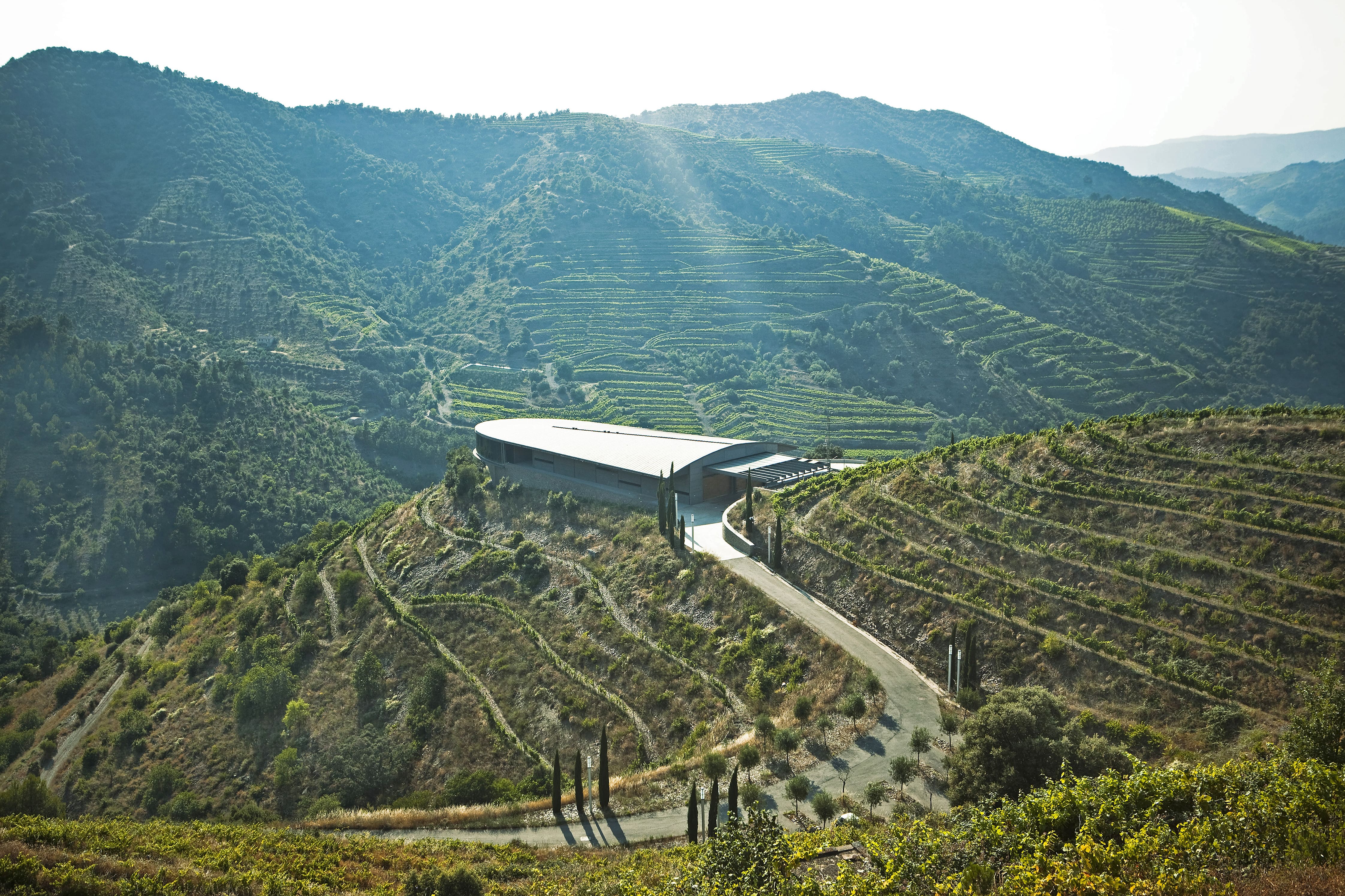 El celler Ferrer Bobet, de Porrera, és un mirador privilegiat sobre el Priorat