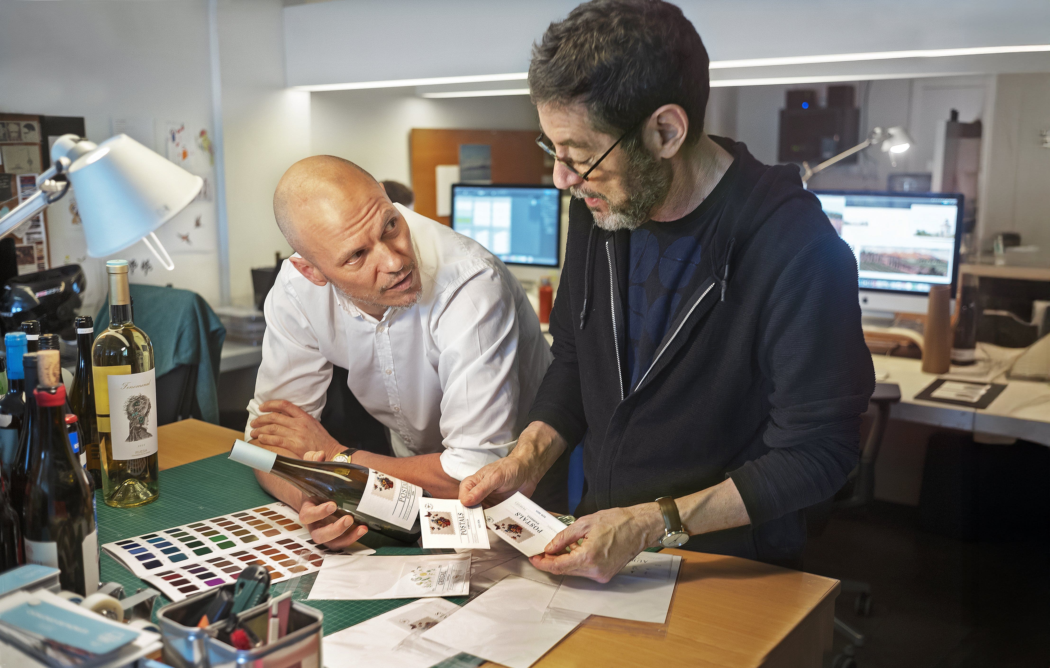 Xavier Bas i Miquel Capo són els responsables de l'estudi Bas-Capo, especialitzat en etiquetes de vi