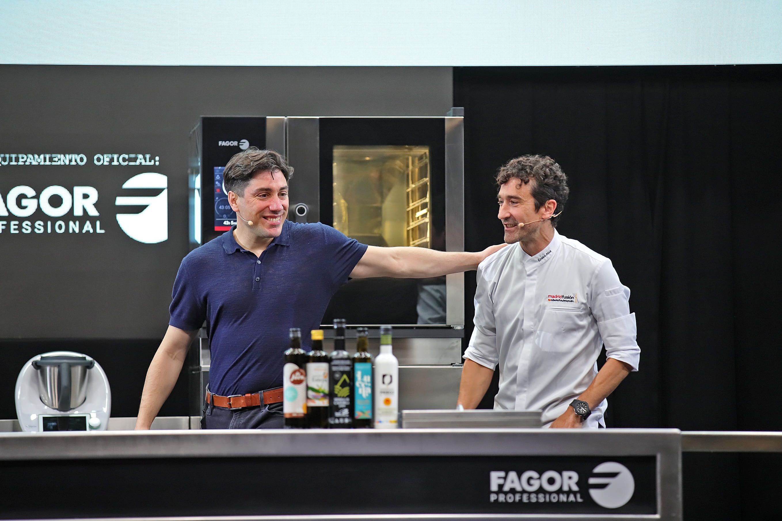 Eneko Axpe (a l’esquerra) i Eneko Atxa a l’escenari de l’edició d’enguany de Madrid Fusión Eneko Axpe (a l’esquerra) i Eneko Atxa a l’escenari de l’edició d’enguany de Madrid Fusión