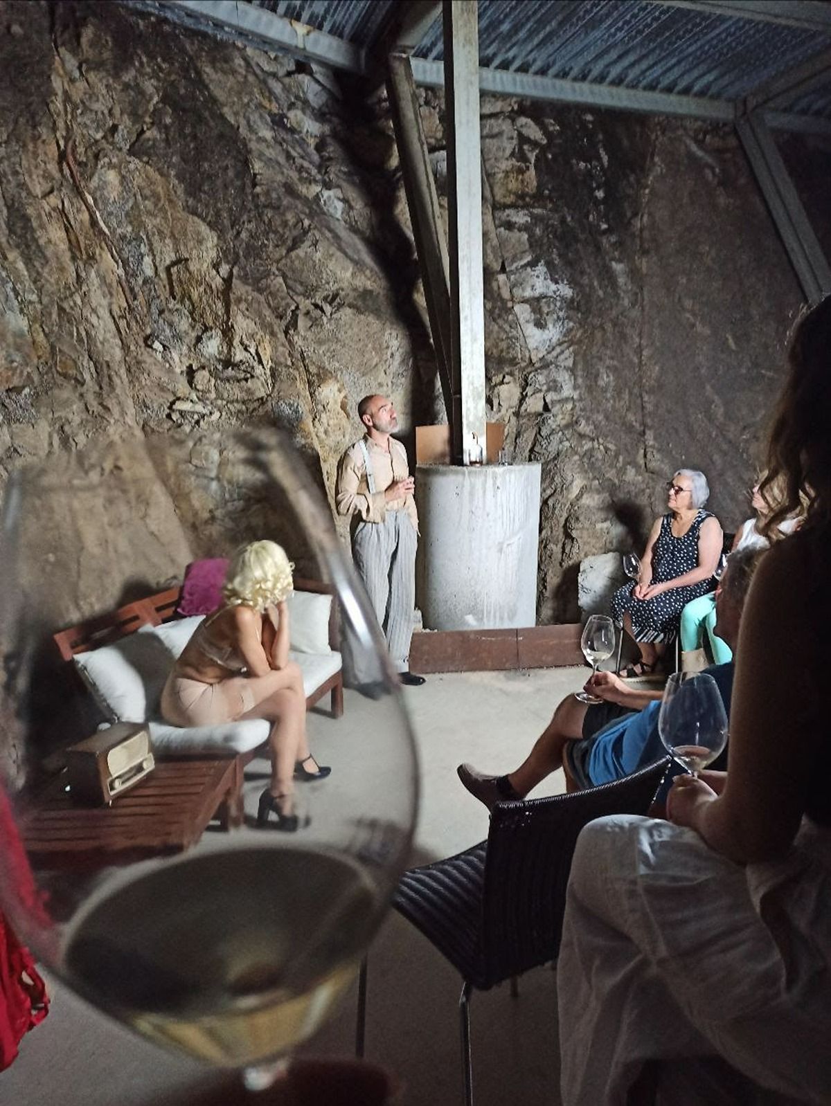 Sessió de microteatre al Celler Alta Alella (Maresme)