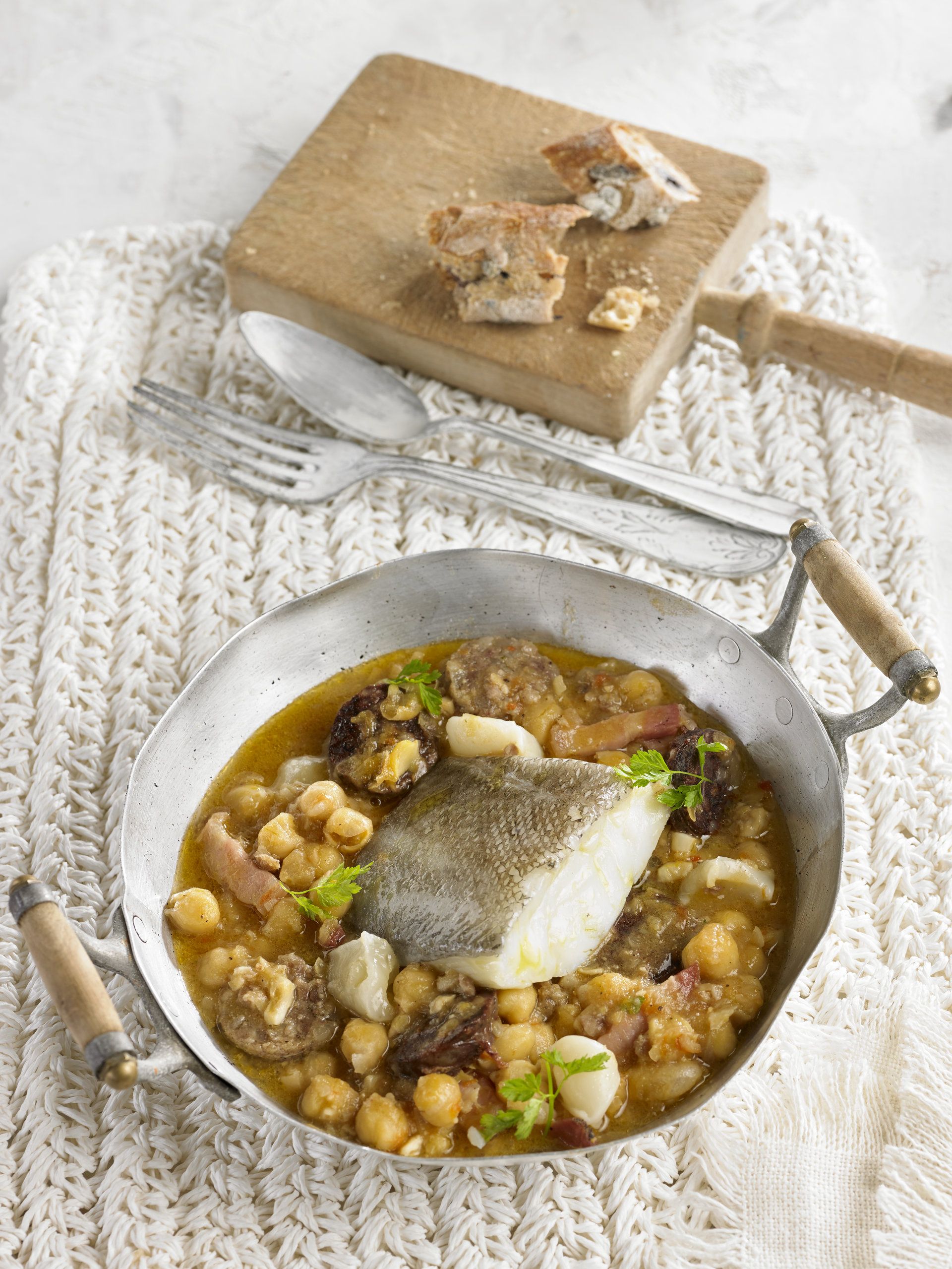 Bacalla amb cigrons i tripa de bacalla