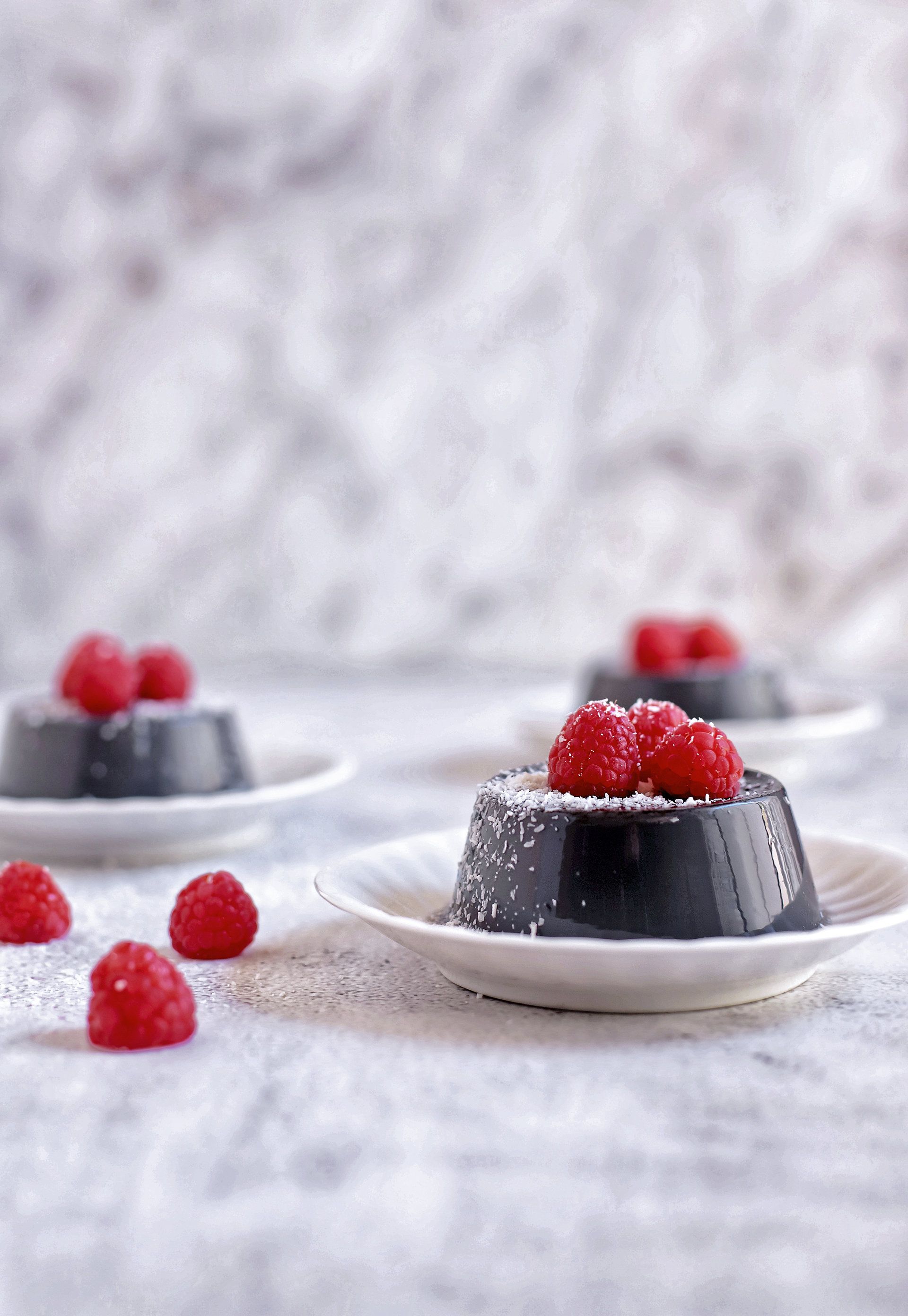 Pannacotta de tinta amb gerds i coco
