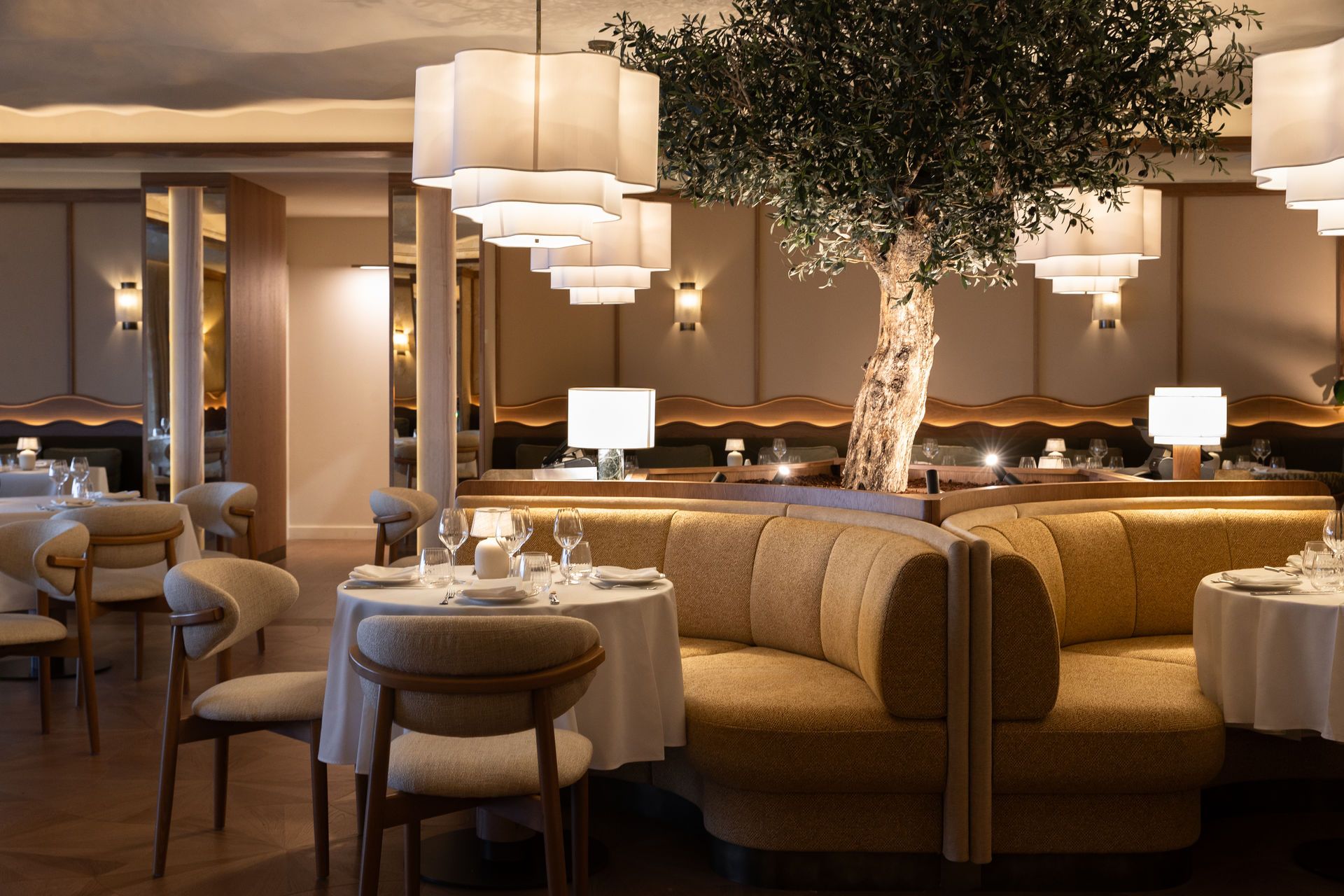 Interior del restaurante Albarada, del Hotel METT de Barcelona