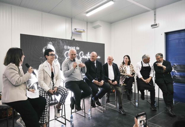 D'esquerra a dreta, Carme Ruscalleda, Xavier Pellicer, Joan Carles Ibáñez, Carles Gaig, Elena Arzak, Nandu Jubany i Joan Roca. D'esquerra a dreta, Carme Ruscalleda, Xavier Pellicer, Joan Carles Ibáñez, Carles Gaig, Elena Arzak, Nandu Jubany i Joan Roca.