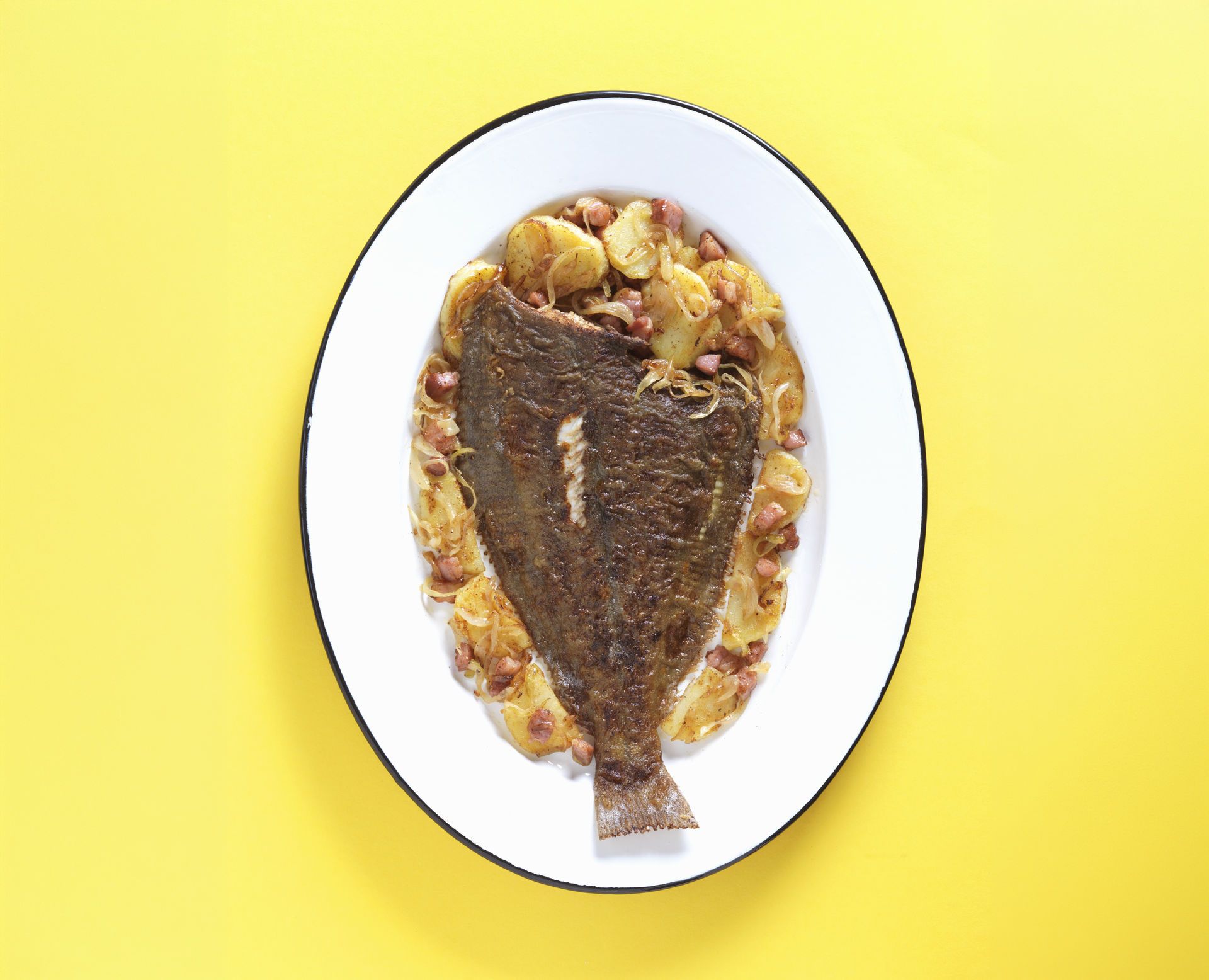 Palaia al forn amb patates i ceba