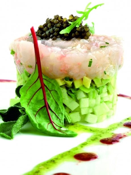 Tartar de cigalas con aguacate, manzana ácida y caviar