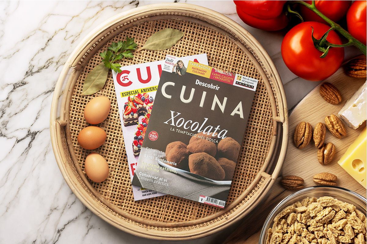 Primera portada del CUINA i portada del número 300
