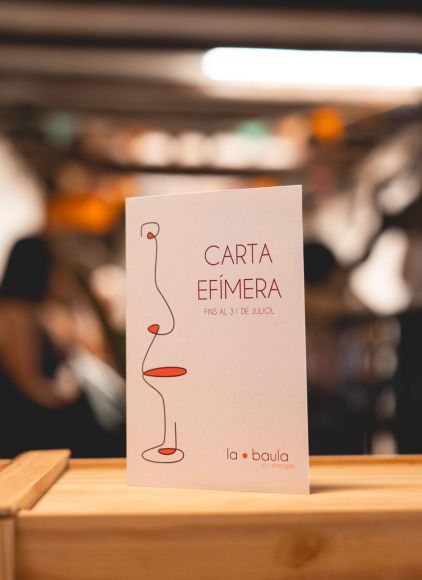 Después de cada cata, la carta efímera permite probar nuevas referencias de vino catalán durante unas semanas en los restaurantes participantes | © Irene Rubez Después de cada cata, la carta efímera permite probar nuevas referencias de vino catalán durante unas semanas en los restaurantes participantes | © Irene Rubez