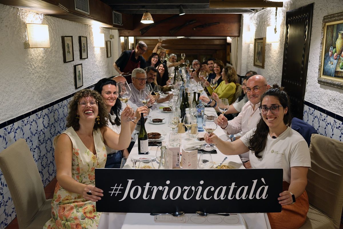 presentacio de la carta efimera 30 amb alba gracia a casa jordi foto feta per jordi carreno 2 presentacio de la carta efimera 30 amb alba gracia a casa jordi foto feta per jordi carreno 2