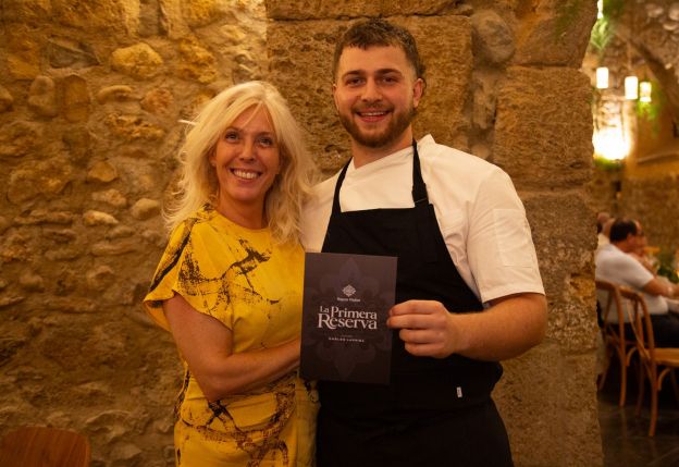 El xef Carles Larriba amb la periodista gastronòmica Carme Gasull