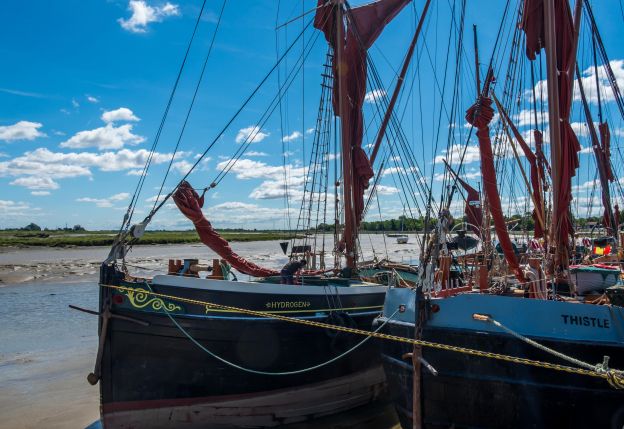Les barcasses tradicionals de vela al Hythe Quay