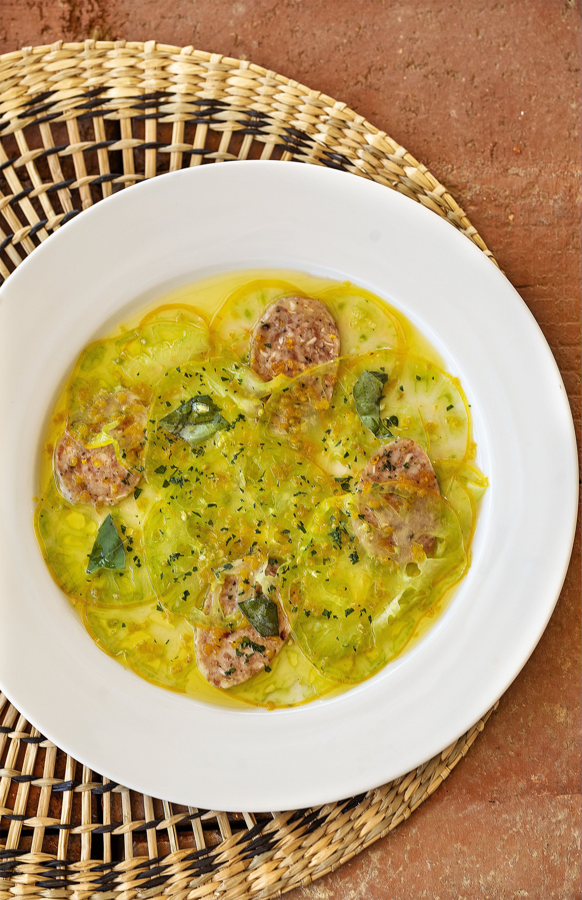 Carpaccio de tomàquet, bull blanc i botàriga Carpaccio de tomàquet, bull blanc i botàriga