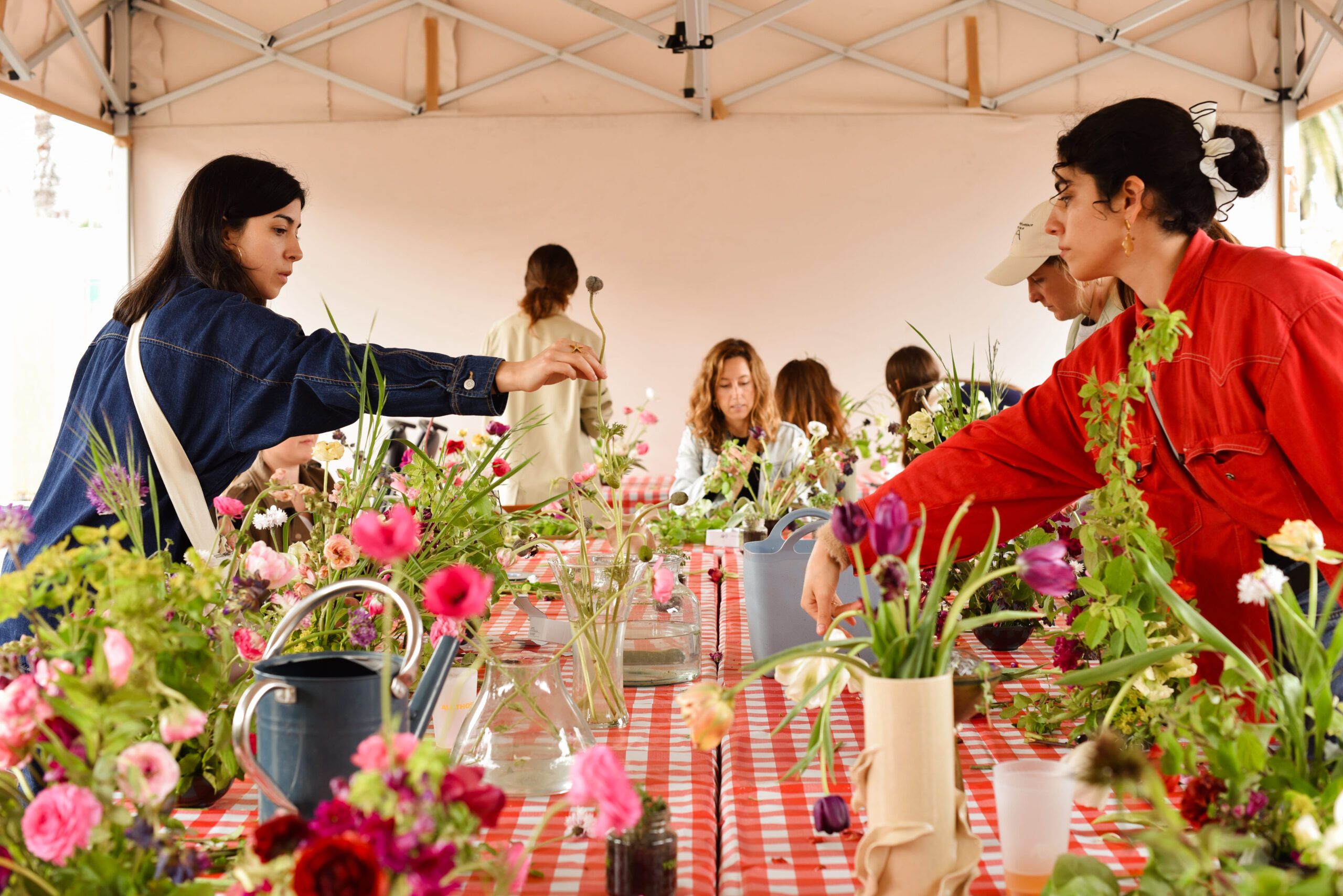 Taller d'arranjament floral amb tècnica sostenible a 'All Those Food Market' Taller d'arranjament floral amb tècnica sostenible a 'All Those Food Market'