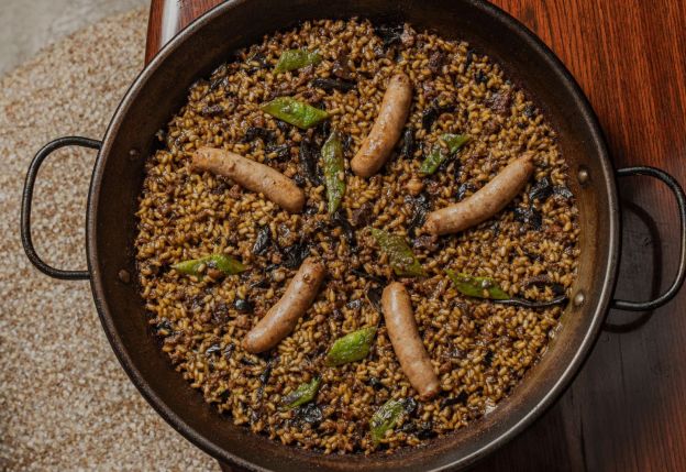 Arròs de botifarra, trompetes de la mort i mongeta perona Arròs de botifarra, trompetes de la mort i mongeta perona