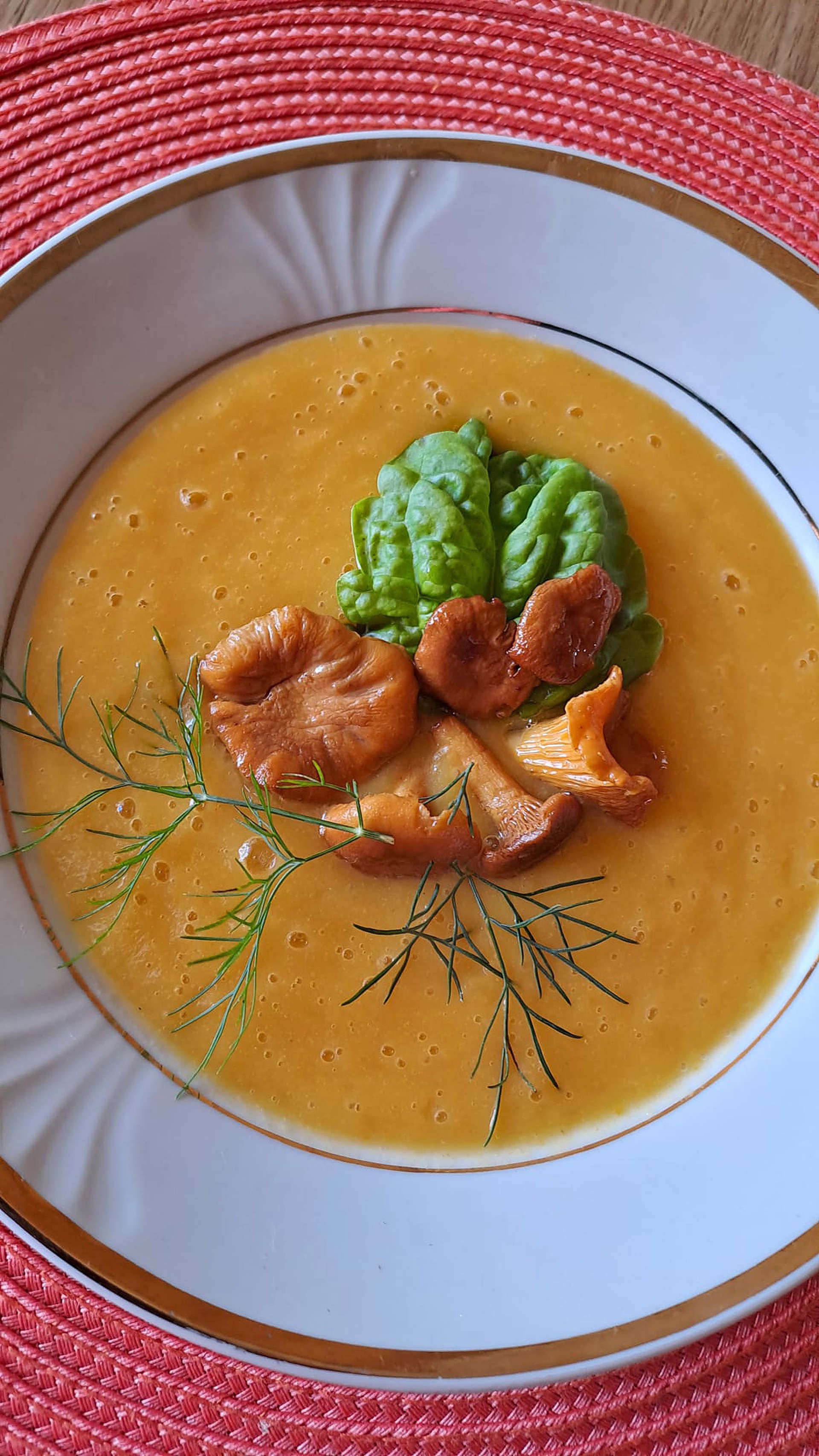 ‘Grybų sriuba’ (sopa de setas frescas) ‘Grybų sriuba’ (sopa de setas frescas)