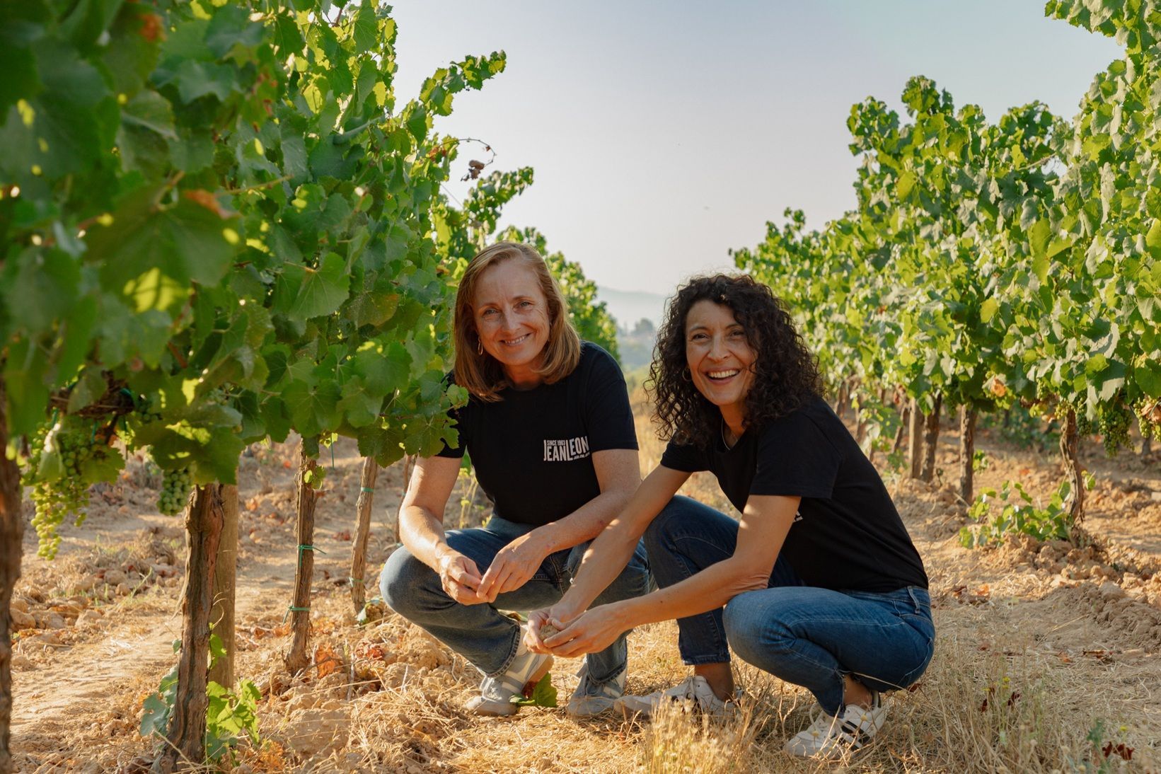 Mireia Torres i Montse Escoté de Jean Leon Mireia Torres i Montse Escoté de Jean Leon